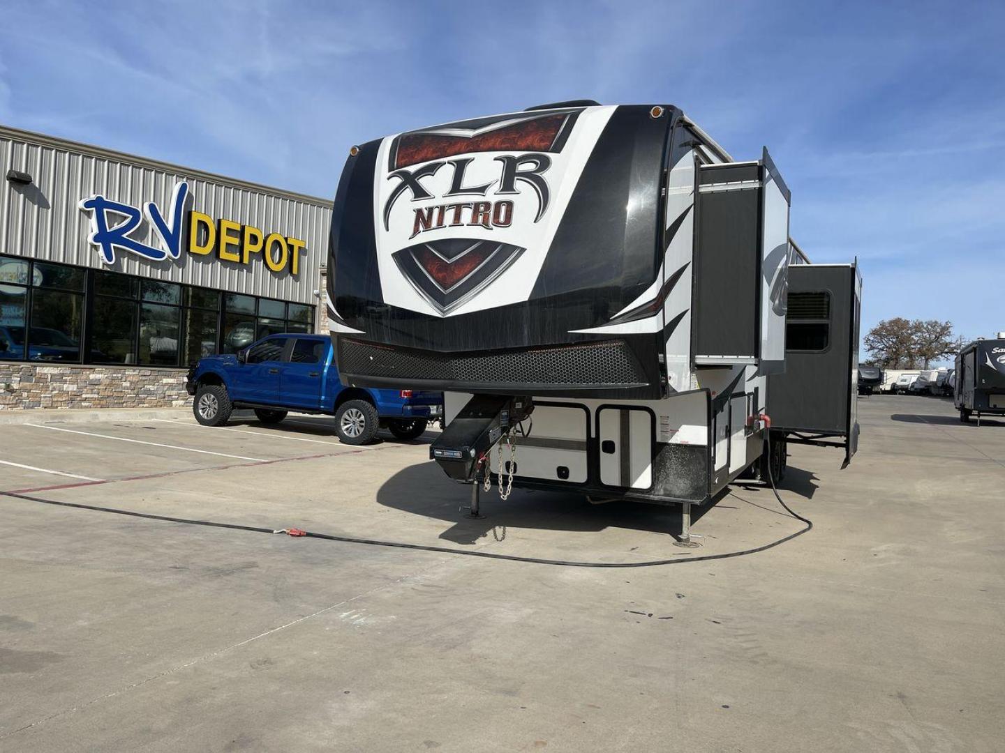 2018 FOREST RIVER XLR 29DK5 (4X4FXLE22JF) , Length: 34.83 ft. | Dry Weight: 11,553 lbs. | Slides: 2 transmission, located at 4319 N Main St, Cleburne, TX, 76033, (817) 678-5133, 32.385960, -97.391212 - Photo#0