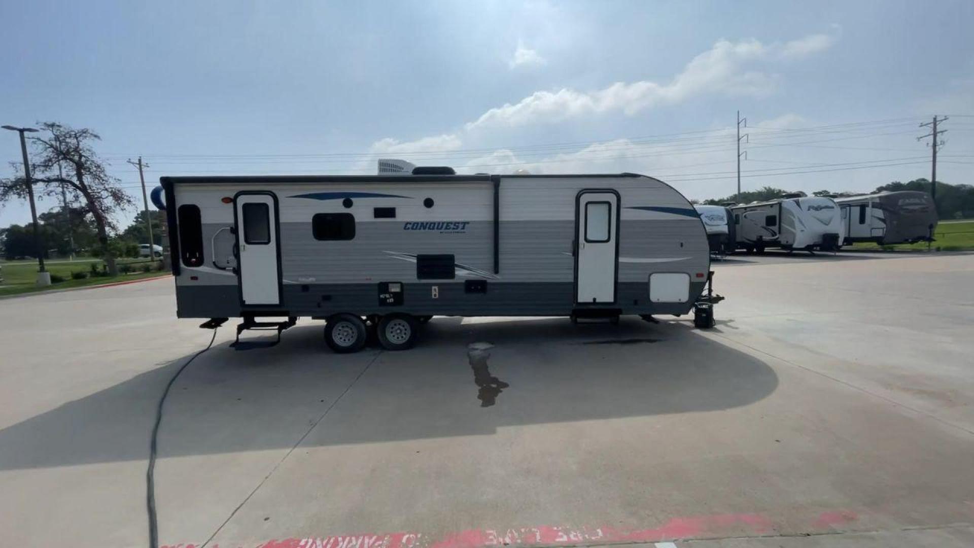 2018 GRAY GULF STREAM CONQUEST 250RL - (1NL1G3123J1) , Length: 30.92 ft | Dry Weight: 5,664 lbs | Slides: 1 transmission, located at 4319 N Main St, Cleburne, TX, 76033, (817) 678-5133, 32.385960, -97.391212 - With the 2018 Gulf Stream Conquest 250RL, a travel trailer made for unforgettable trips, you can enjoy the highest level of comfort and flexibility on the road. This model's length of 30.92 feet is just the right amount of space for easy maneuverability, offering a great RV experience. The Conquest - Photo#2