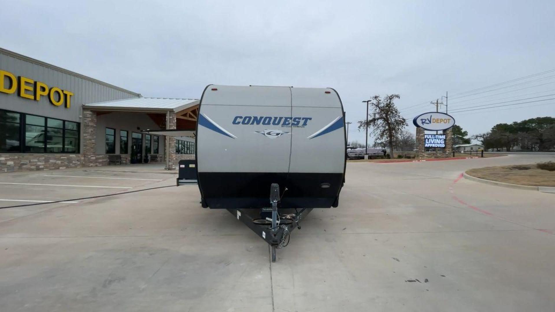 2018 GRAY GULF STREAM CONQUEST 30FRK - (1NL1G362XJ1) , Length: 35.67 ft. | Dry Weight: 7,898 lbs. | Slides: 2 transmission, located at 4319 N Main St, Cleburne, TX, 76033, (817) 678-5133, 32.385960, -97.391212 - With the 2018 Gulf Stream Conquest 30FRK travel trailer, you'll have the ultimate comfort and convenience. Weighing in at 7,898 pounds dry, this well-designed trailer is 35.67 feet long, giving you plenty of room for your travels. The Conquest 30FRK is designed with two slides, one in the living are - Photo#4