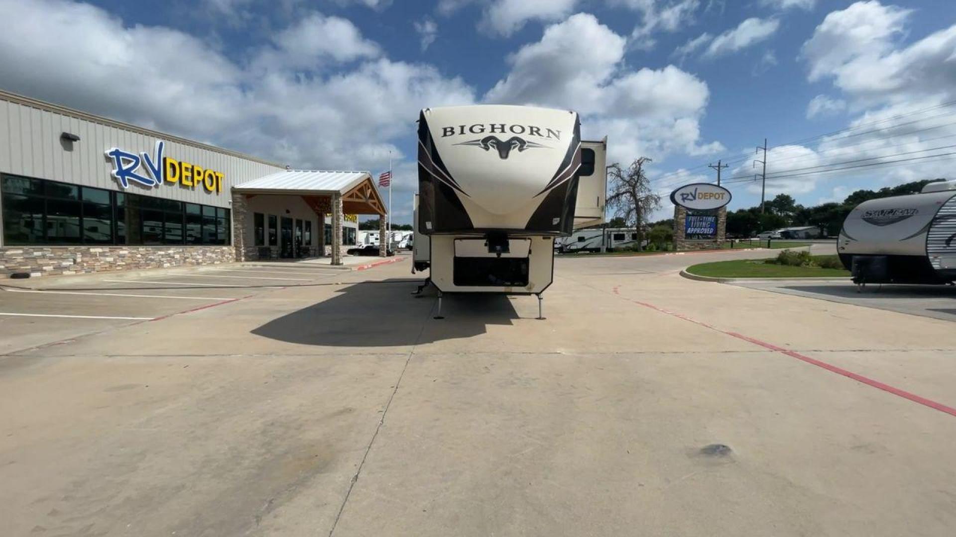 2018 HEARTLAND BIGHORN 3270RS (5SFBG3528JE) , Length: 35.2 ft. | Dry Weight: 11,965 lbs. | Gross Weight: 15,500 lbs. | Slides: 3 transmission, located at 4319 N Main St, Cleburne, TX, 76033, (817) 678-5133, 32.385960, -97.391212 - The 2018 Heartland Bighorn 3270RS is a luxurious fifth wheel that is both spacious and elegant. It is designed to offer maximum comfort during extended trips. With a length of 35.2 feet and a dry weight of 11,965 lbs, this unit provides a well-balanced blend of sturdiness and ease of towing, with a - Photo#4