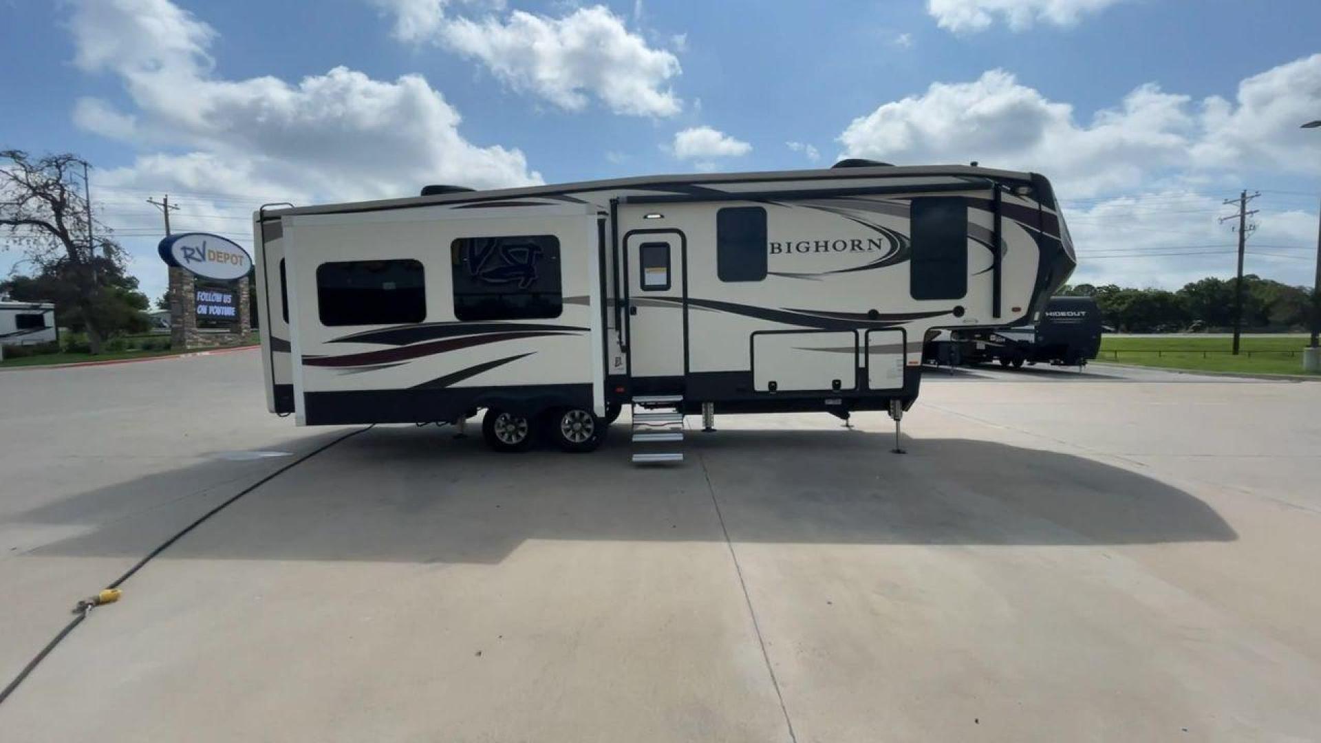 2018 HEARTLAND BIGHORN 3270RS (5SFBG3528JE) , Length: 35.2 ft. | Dry Weight: 11,965 lbs. | Gross Weight: 15,500 lbs. | Slides: 3 transmission, located at 4319 N Main St, Cleburne, TX, 76033, (817) 678-5133, 32.385960, -97.391212 - The 2018 Heartland Bighorn 3270RS is a luxurious fifth wheel that is both spacious and elegant. It is designed to offer maximum comfort during extended trips. With a length of 35.2 feet and a dry weight of 11,965 lbs, this unit provides a well-balanced blend of sturdiness and ease of towing, with a - Photo#2