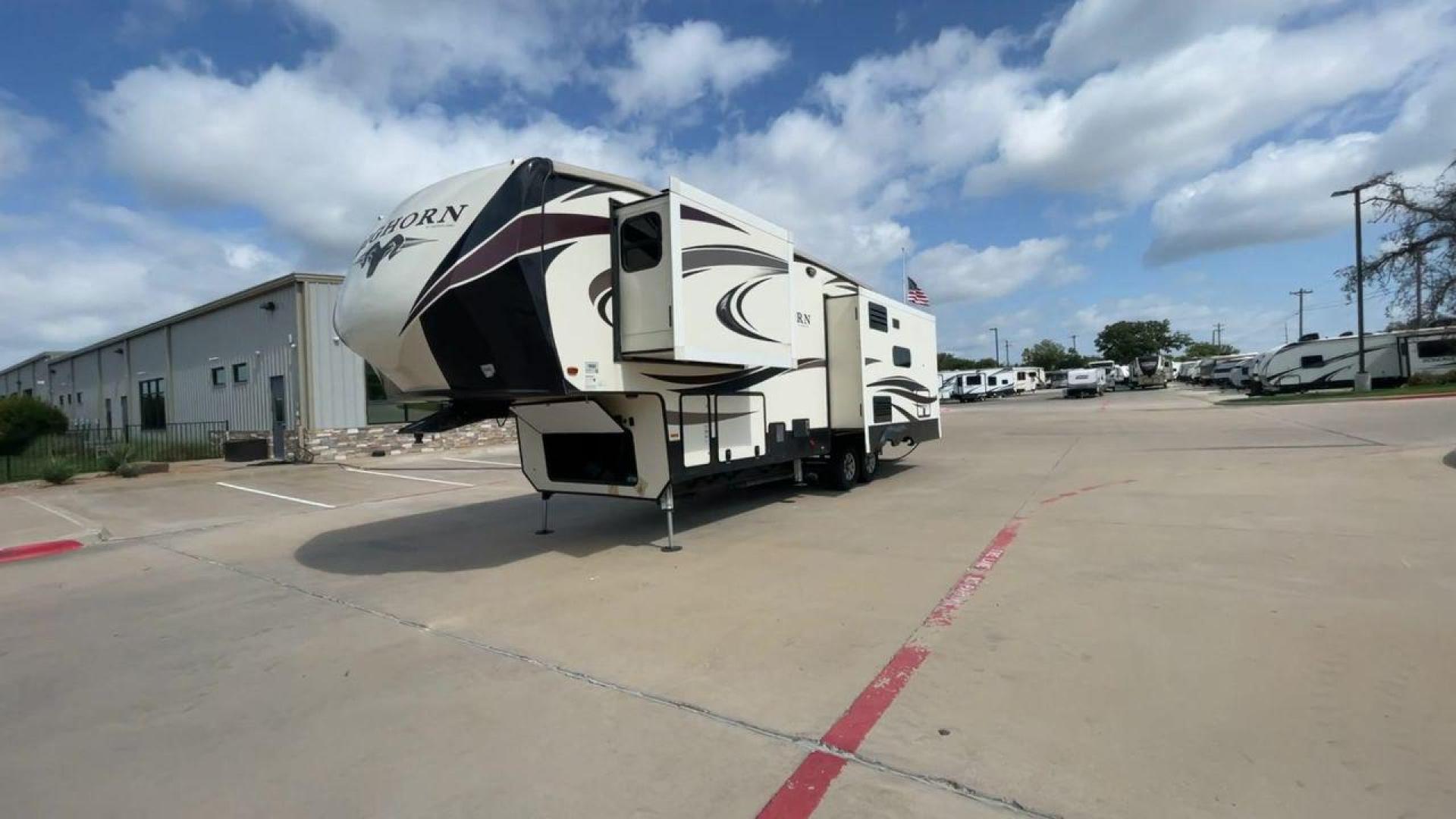 2018 HEARTLAND BIGHORN 3270RS (5SFBG3528JE) , Length: 35.2 ft. | Dry Weight: 11,965 lbs. | Gross Weight: 15,500 lbs. | Slides: 3 transmission, located at 4319 N Main St, Cleburne, TX, 76033, (817) 678-5133, 32.385960, -97.391212 - The 2018 Heartland Bighorn 3270RS is a luxurious fifth wheel that is both spacious and elegant. It is designed to offer maximum comfort during extended trips. With a length of 35.2 feet and a dry weight of 11,965 lbs, this unit provides a well-balanced blend of sturdiness and ease of towing, with a - Photo#5