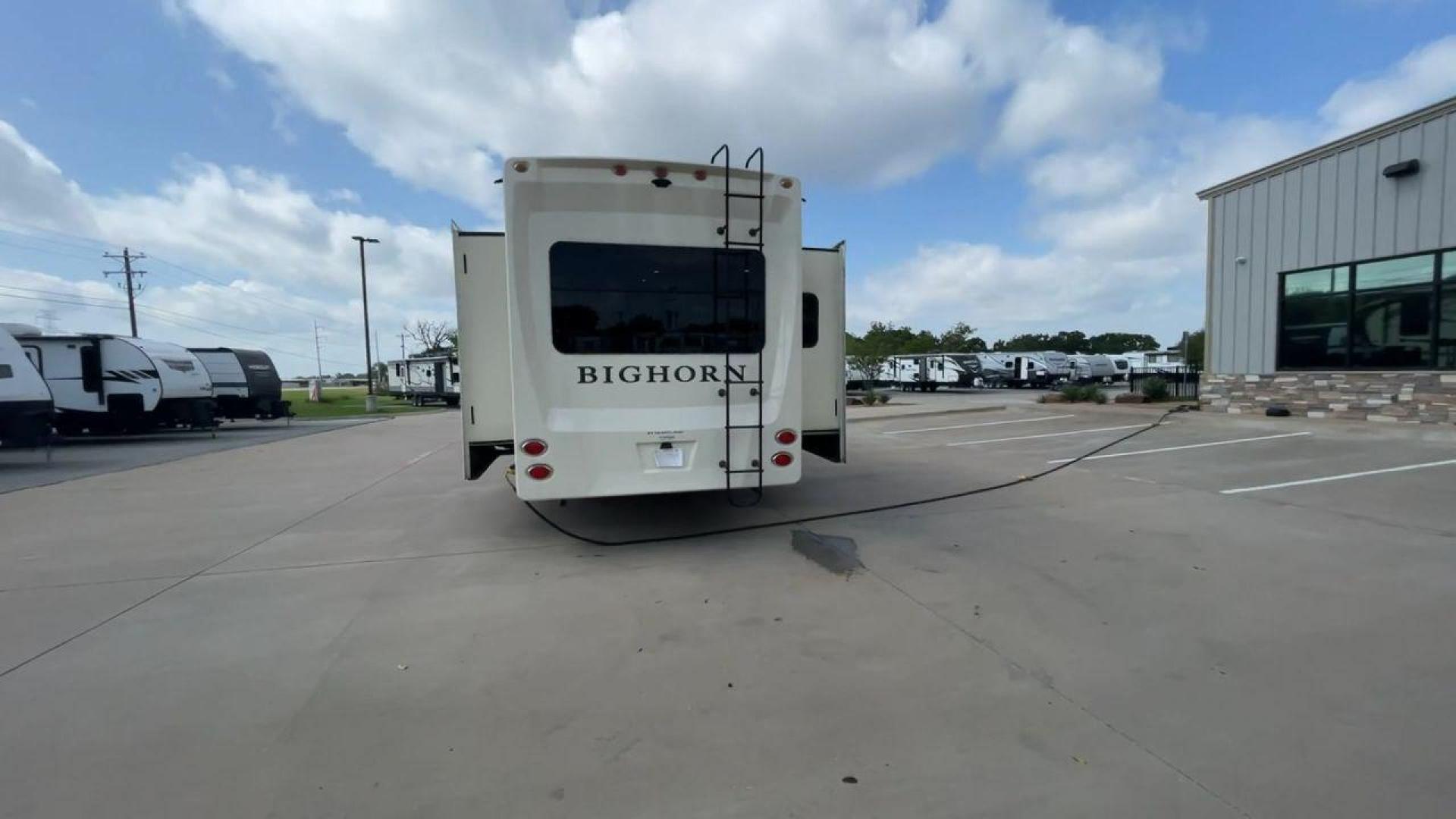 2018 HEARTLAND BIGHORN 3270RS (5SFBG3528JE) , Length: 35.2 ft. | Dry Weight: 11,965 lbs. | Gross Weight: 15,500 lbs. | Slides: 3 transmission, located at 4319 N Main St, Cleburne, TX, 76033, (817) 678-5133, 32.385960, -97.391212 - The 2018 Heartland Bighorn 3270RS is a luxurious fifth wheel that is both spacious and elegant. It is designed to offer maximum comfort during extended trips. With a length of 35.2 feet and a dry weight of 11,965 lbs, this unit provides a well-balanced blend of sturdiness and ease of towing, with a - Photo#8