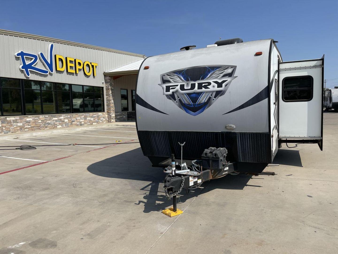 2018 GRAY HEARTLAND FURY 2910 (5ZT2FHUB2JG) , Length: 34.5 ft. | Dry Weight: 7,262 lbs. | Slides: 1 transmission, located at 4319 N Main St, Cleburne, TX, 76033, (817) 678-5133, 32.385960, -97.391212 - The 2018 Prime Time Fury 2910 is a rugged and versatile toy hauler that seamlessly blends functionality with comfort for the ultimate adventure on the road. Measuring 34.5 feet in length, this toy hauler boasts an innovative design catered to the needs of outdoor enthusiasts. The Fury 2910 features - Photo#0