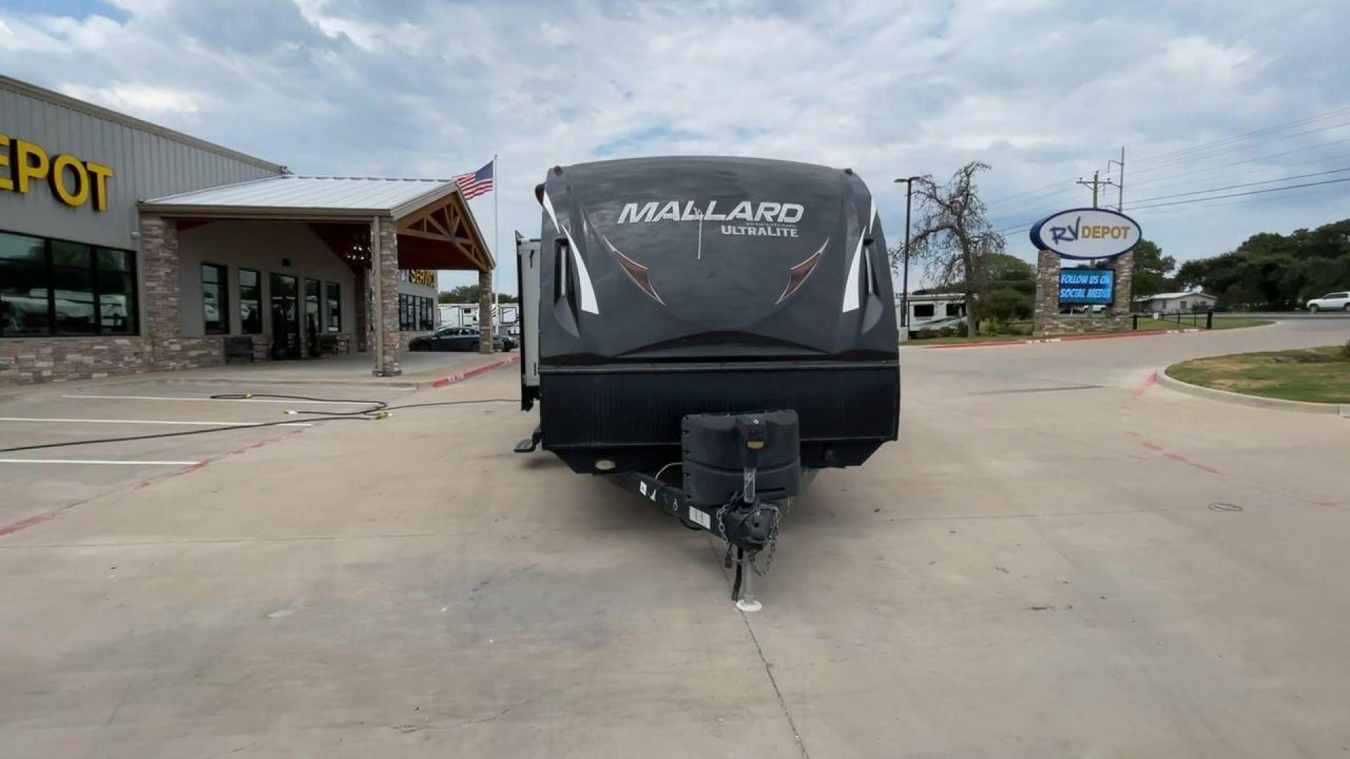 2018 HEARTLAND MALLARD M28 (5SFNB3129JE) , Length: 31.5 ft | Dry Weight: 6,125 lbs | Gross Weight: 6,900 lbs | Slides: 2 transmission, located at 4319 N Main St, Cleburne, TX, 76033, (817) 678-5133, 32.385960, -97.391212 - The 2018 Heartland Mallard M28 travel trailer is spacious and well-equipped, designed for comfort and simplicity of usage. It is ready for your next outdoor adventure. With a length of 31.5 feet and a dry weight of 6,125 pounds, this RV is both light and robust, making it ideal for towing on your ad - Photo#1