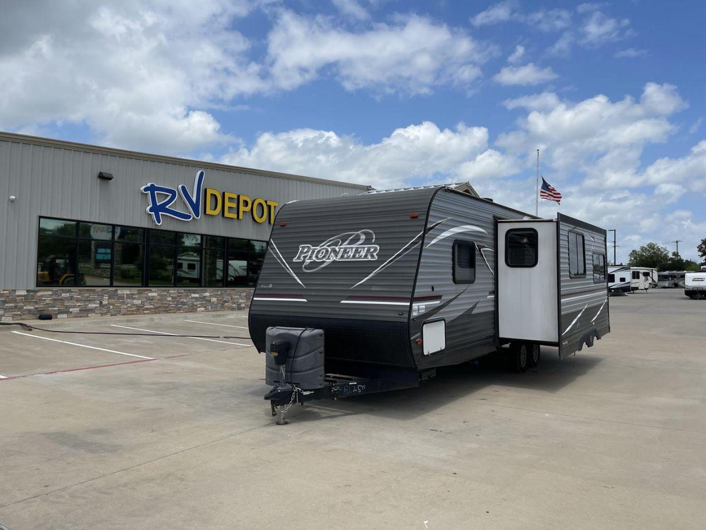 2018 GRAY HEARTLAND PIONEER RL250 (5SFPB3028JE) , Length: 29.5 ft. | Dry Weight: 6,175 lbs. | Gross Weight: 6,900 lbs. | Slides: 1 transmission, located at 4319 N Main St, Cleburne, TX, 76033, (817) 678-5133, 32.385960, -97.391212 - Photo#0