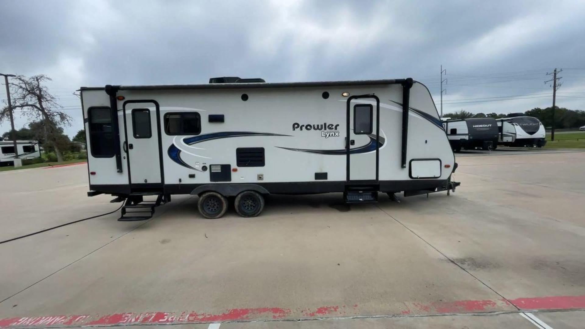 2018 WHITE HEARTLAND PROWLER 255LX (5SFPB2928JE) , Length: 29.5 ft. | Dry Weight: 6,158 lbs. | Gross Weight: 7,600 lbs. | Slides: 1 transmission, located at 4319 N Main St, Cleburne, TX, 76033, (817) 678-5133, 32.385960, -97.391212 - The 2018 Heartland Prowler 255LX is a single-slide travel trailer measuring 29.5 ft. It has a dry weight of 6,158 lbs. and a GVWR of 7,600 lbs. This cute and comfy trailer can sleep up to 6 people! Inside, you will find a spacious combined living and kitchen area with a kitchen island with a built-i - Photo#2