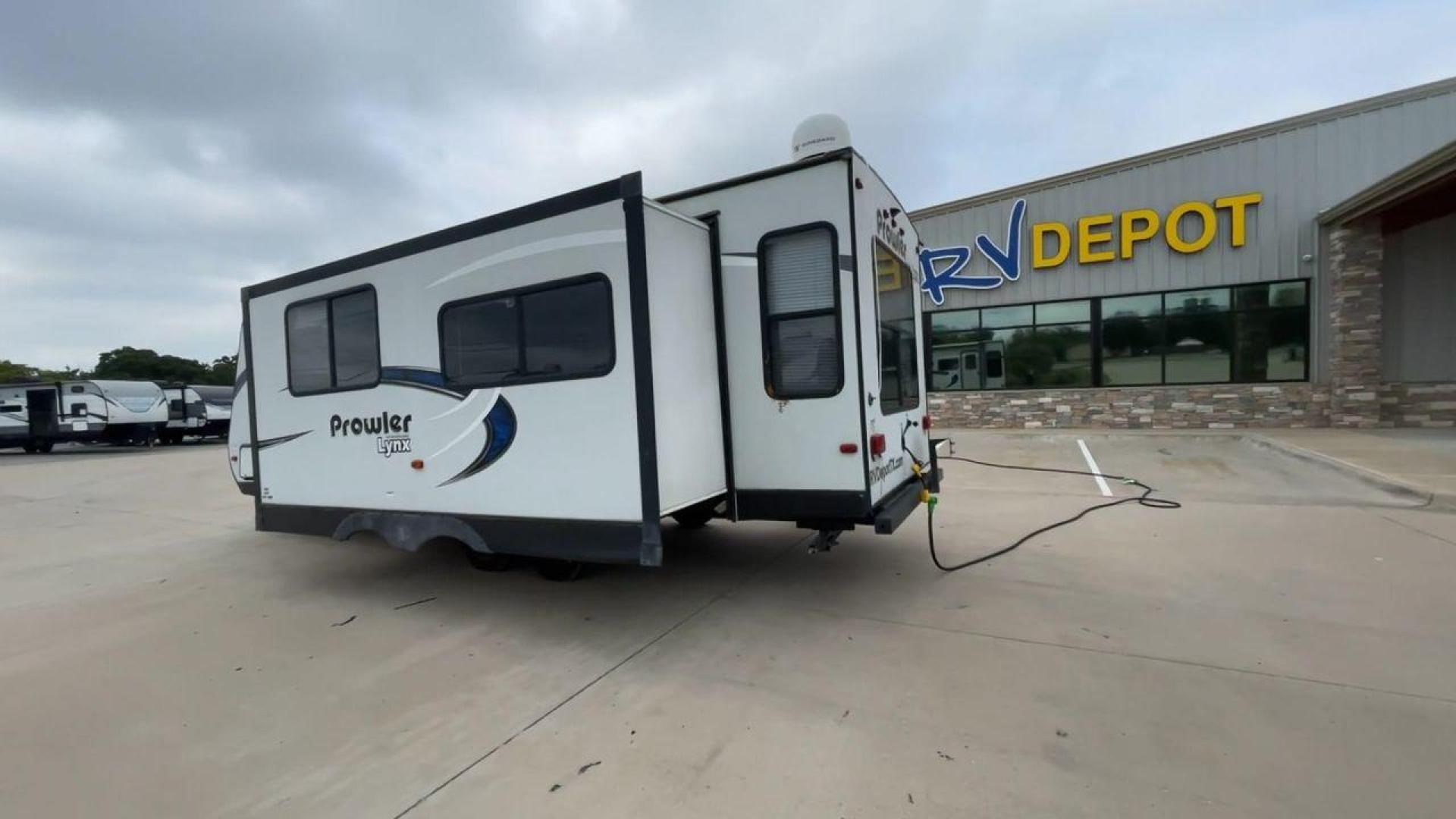 2018 WHITE HEARTLAND PROWLER 255LX (5SFPB2928JE) , Length: 29.5 ft. | Dry Weight: 6,158 lbs. | Gross Weight: 7,600 lbs. | Slides: 1 transmission, located at 4319 N Main St, Cleburne, TX, 76033, (817) 678-5133, 32.385960, -97.391212 - The 2018 Heartland Prowler 255LX is a single-slide travel trailer measuring 29.5 ft. It has a dry weight of 6,158 lbs. and a GVWR of 7,600 lbs. This cute and comfy trailer can sleep up to 6 people! Inside, you will find a spacious combined living and kitchen area with a kitchen island with a built-i - Photo#7