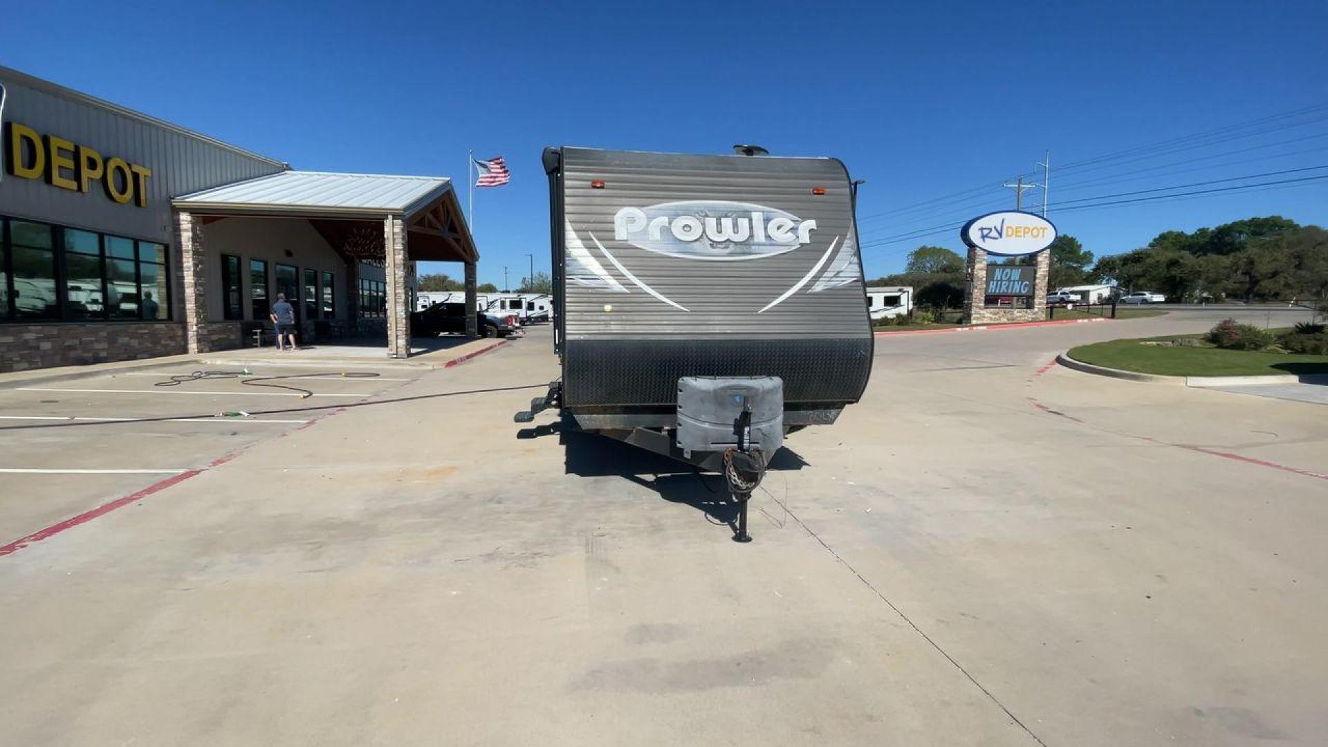 2018 HEARTLAND PROWLER (5SFPB3326JE) , Length: 33.92 ft. | Dry Weight: 6,720 lbs. | Gross Weight: 9,000 lbs. | Slides: 1 transmission, located at 4319 N Main St, Cleburne, TX, 76033, (817) 678-5133, 32.385960, -97.391212 - This 2018 Prowler 30LX travel trailer measures 33'11" feet. It is a dual axle, steel wheel setup with electric drum brakes. Its dry weight is 6,720 lbs, its payload capacity 2,130 lbs, its hitch weight 880 lbs, and the GVWR 9,000 lbs. The fiberglass exterior is painted gray with blue and white graph - Photo#4