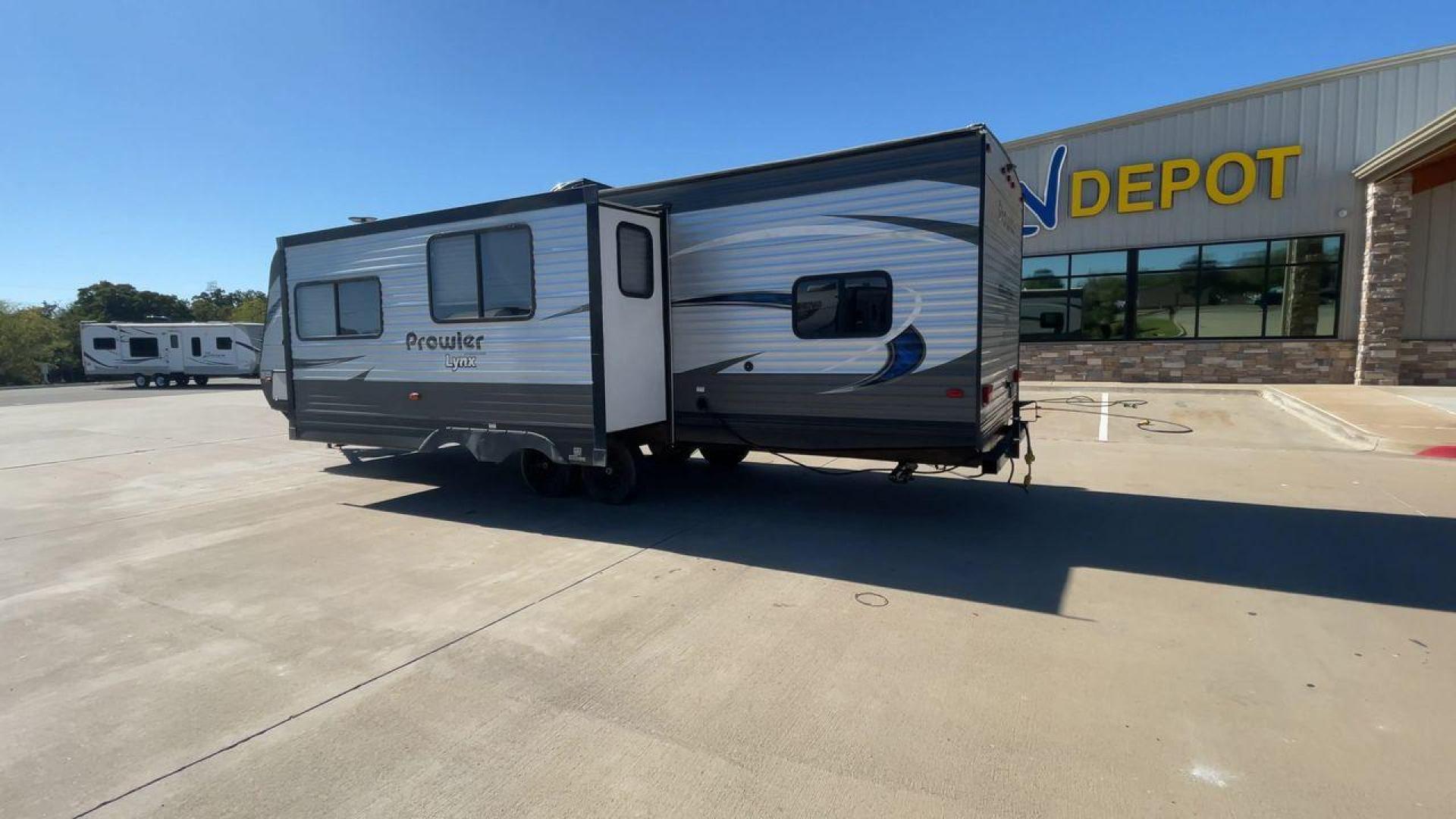 2018 HEARTLAND PROWLER (5SFPB3326JE) , Length: 33.92 ft. | Dry Weight: 6,720 lbs. | Gross Weight: 9,000 lbs. | Slides: 1 transmission, located at 4319 N Main St, Cleburne, TX, 76033, (817) 678-5133, 32.385960, -97.391212 - This 2018 Prowler 30LX travel trailer measures 33'11" feet. It is a dual axle, steel wheel setup with electric drum brakes. Its dry weight is 6,720 lbs, its payload capacity 2,130 lbs, its hitch weight 880 lbs, and the GVWR 9,000 lbs. The fiberglass exterior is painted gray with blue and white graph - Photo#7