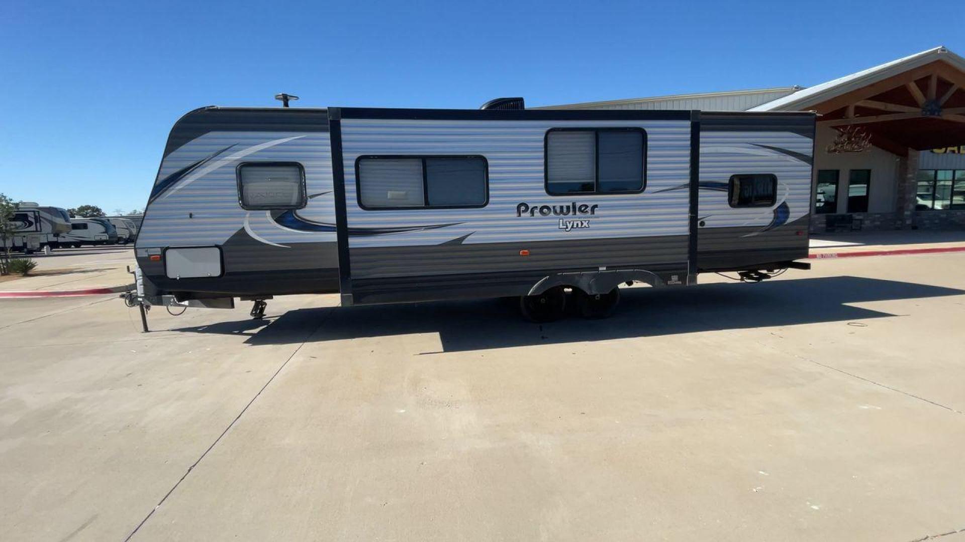 2018 HEARTLAND PROWLER (5SFPB3326JE) , Length: 33.92 ft. | Dry Weight: 6,720 lbs. | Gross Weight: 9,000 lbs. | Slides: 1 transmission, located at 4319 N Main St, Cleburne, TX, 76033, (817) 678-5133, 32.385960, -97.391212 - This 2018 Prowler 30LX travel trailer measures 33'11" feet. It is a dual axle, steel wheel setup with electric drum brakes. Its dry weight is 6,720 lbs, its payload capacity 2,130 lbs, its hitch weight 880 lbs, and the GVWR 9,000 lbs. The fiberglass exterior is painted gray with blue and white graph - Photo#6