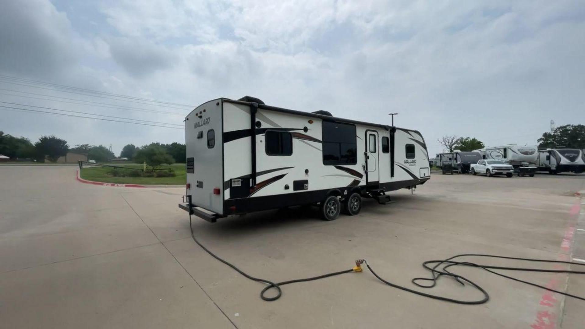 2018 HEARTLAND RECREATION MALLARD M302 (5SFNB3623JE) , Length: 36.7 ft. | Dry Weight: 6,795 lbs. lbs | Gross Weight: 8,600 lbs | Slides: 2 transmission, located at 4319 N Main St, Cleburne, TX, 76033, (817) 678-5133, 32.385960, -97.391212 - The 2018 Heartland Recreation Mallard M302 is 36.7 feet long and weighs 6,795 pounds dry, so it's both roomy and easy to pull. It is built to last with an aluminum body and fiberglass sidewalls, so you can count on it for your car trips. This trailer's two slides make the most of the space inside, g - Photo#1