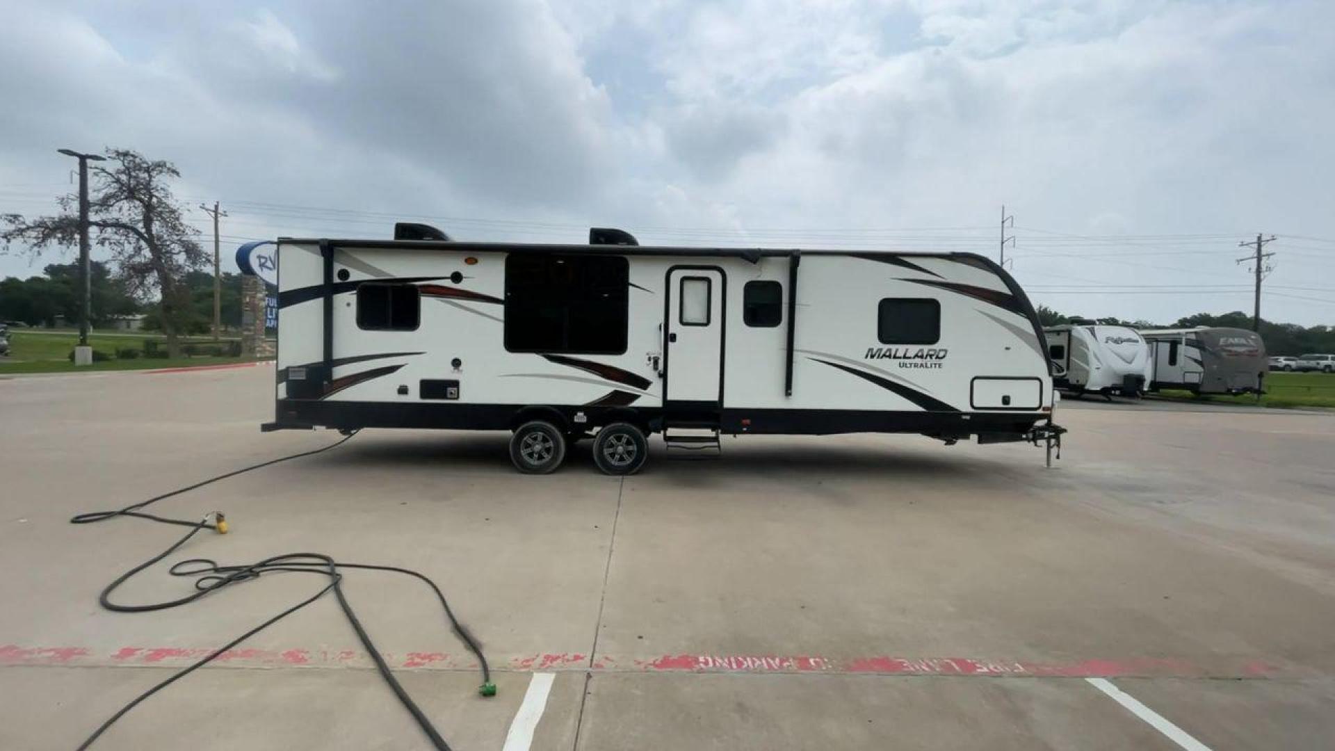 2018 HEARTLAND RECREATION MALLARD M302 (5SFNB3623JE) , Length: 36.7 ft. | Dry Weight: 6,795 lbs. lbs | Gross Weight: 8,600 lbs | Slides: 2 transmission, located at 4319 N Main St, Cleburne, TX, 76033, (817) 678-5133, 32.385960, -97.391212 - The 2018 Heartland Recreation Mallard M302 is 36.7 feet long and weighs 6,795 pounds dry, so it's both roomy and easy to pull. It is built to last with an aluminum body and fiberglass sidewalls, so you can count on it for your car trips. This trailer's two slides make the most of the space inside, g - Photo#2