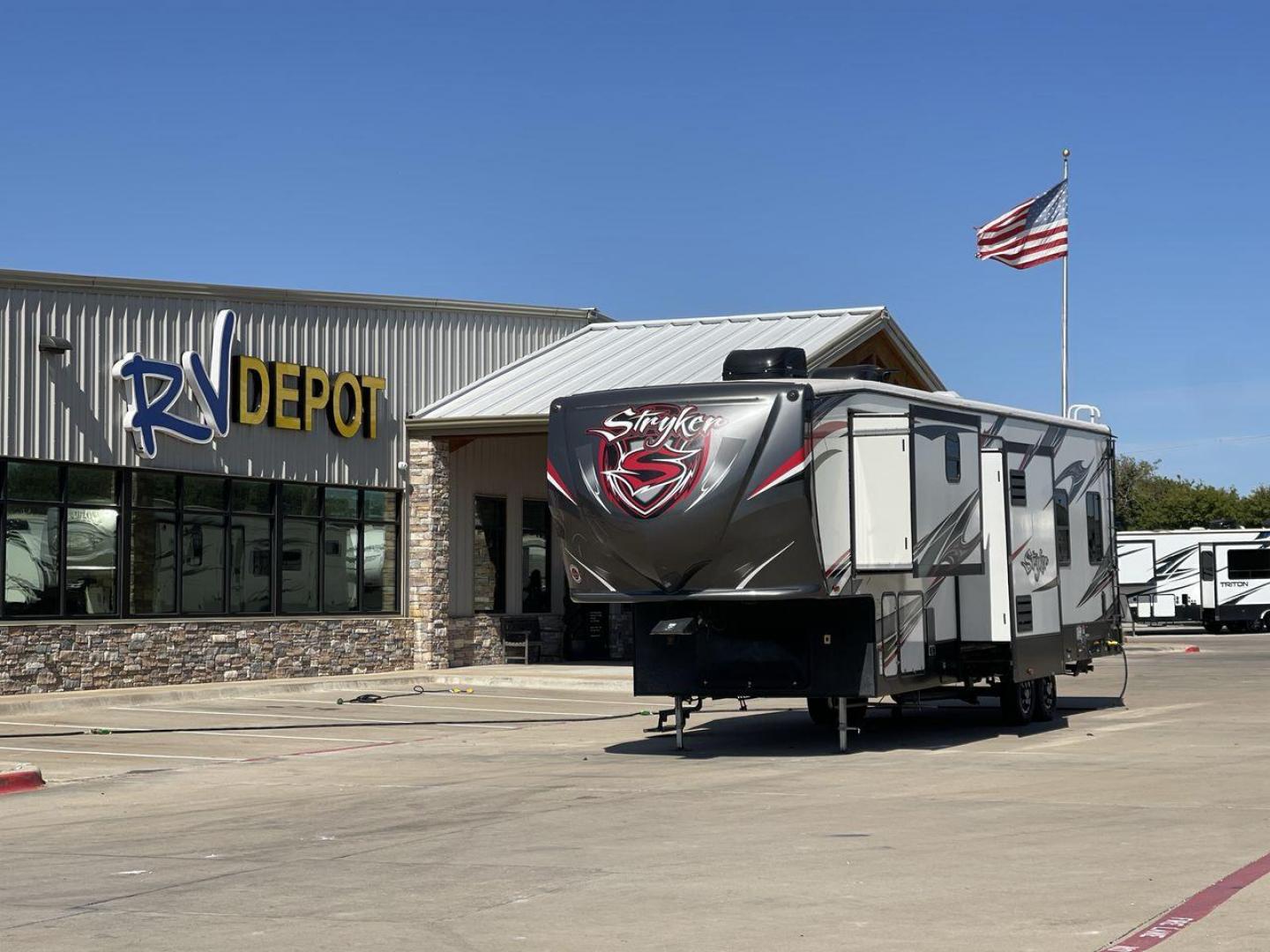 2018 HEARTLAND STRYKER 3513 (5RXGG3929J2) , Length: 39.08 ft. | Dry Weight: 13,116 lbs. | Gross Weight: 17,000 lbs. | Slides: 3 transmission, located at 4319 N Main St, Cleburne, TX, 76033, (817) 678-5133, 32.385960, -97.391212 - Photo#0