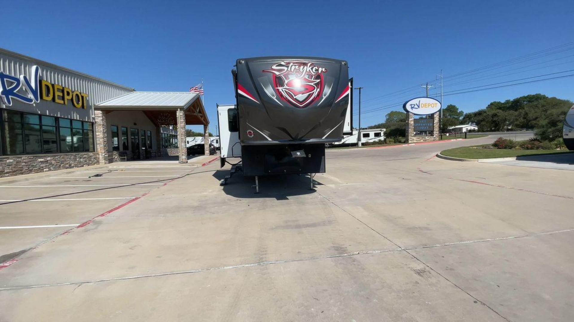 2018 HEARTLAND STRYKER 3513 (5RXGG3929J2) , Length: 39.08 ft. | Dry Weight: 13,116 lbs. | Gross Weight: 17,000 lbs. | Slides: 3 transmission, located at 4319 N Main St, Cleburne, TX, 76033, (817) 678-5133, 32.385960, -97.391212 - Photo#4