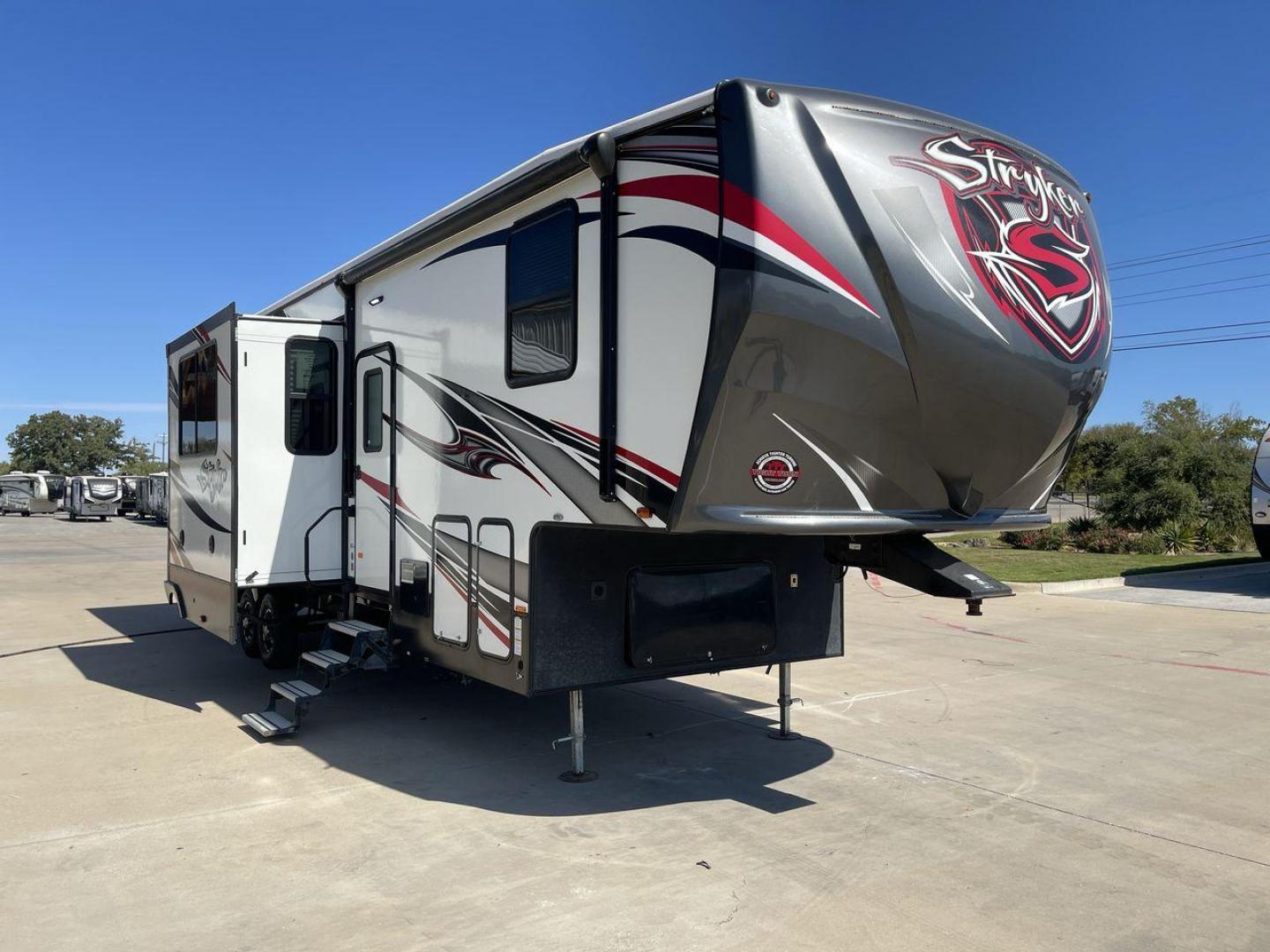 2018 HEARTLAND STRYKER 3513 (5RXGG3929J2) , Length: 39.08 ft. | Dry Weight: 13,116 lbs. | Gross Weight: 17,000 lbs. | Slides: 3 transmission, located at 4319 N Main St, Cleburne, TX, 76033, (817) 678-5133, 32.385960, -97.391212 - Photo#23