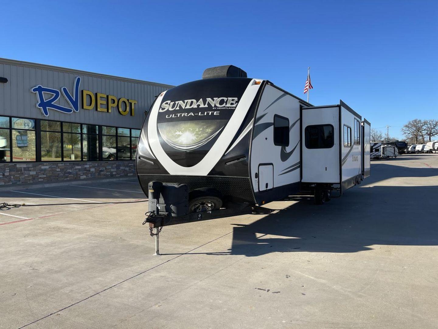 2018 HEARTLAND SUNDANCE 312BH (5SFNB3529JE) , Length: 35.4 ft.| Dry Weight: 6,844 lbs.| Gross Weight: 9,590 lbs.| Slides: 2 transmission, located at 4319 N Main St, Cleburne, TX, 76033, (817) 678-5133, 32.385960, -97.391212 - Experience the ultimate in RV travel with the 2018 Heartland Sundance 31BH. This travel trailer is expertly designed to combine luxury and functionality, taking your adventures to new heights. With a generous length of 35 feet, this model provides ample space inside to accommodate families and outdo - Photo#0