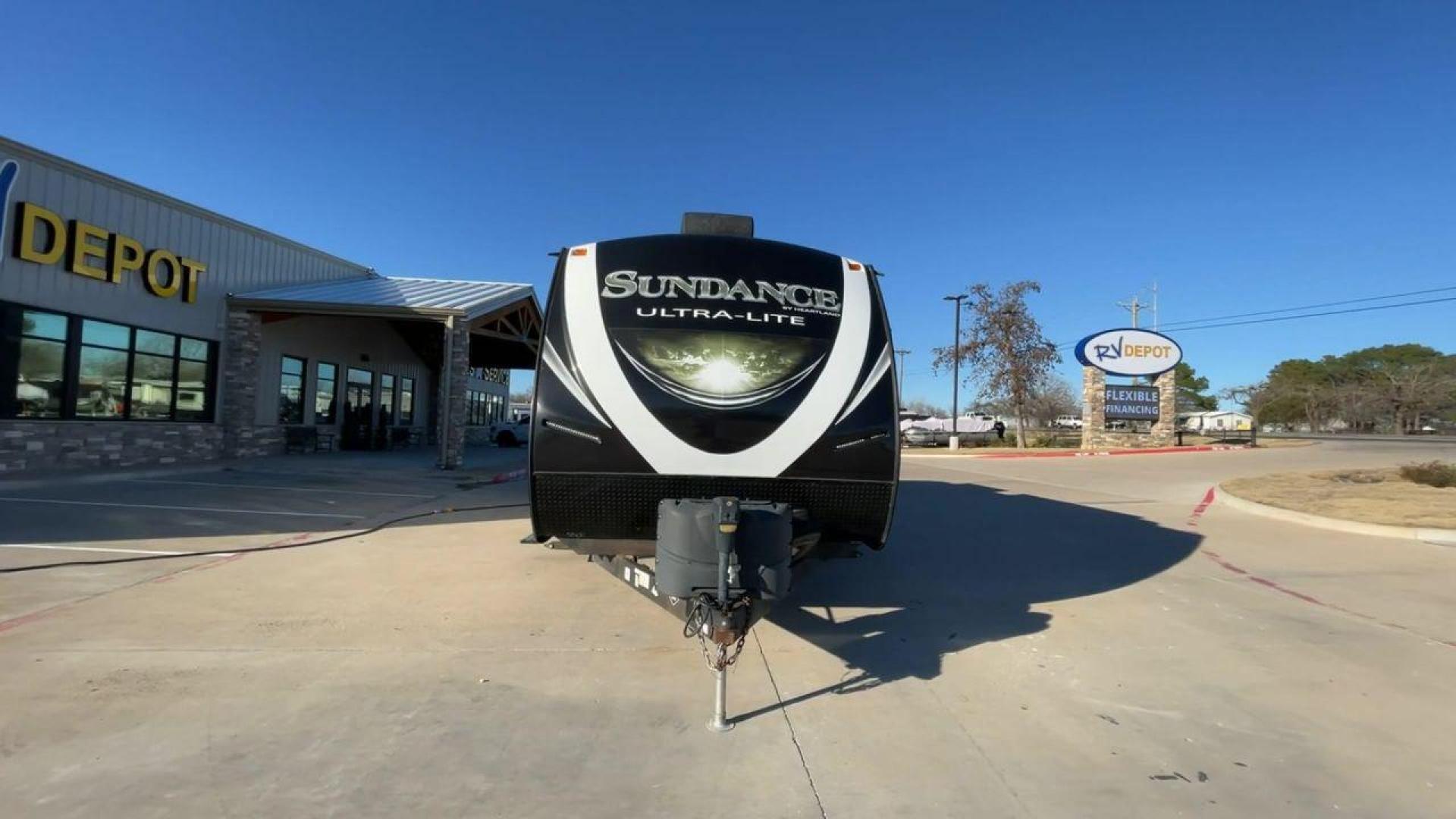 2018 HEARTLAND SUNDANCE 312BH (5SFNB3529JE) , Length: 35.4 ft.| Dry Weight: 6,844 lbs.| Gross Weight: 9,590 lbs.| Slides: 2 transmission, located at 4319 N Main St, Cleburne, TX, 76033, (817) 678-5133, 32.385960, -97.391212 - Experience the ultimate in RV travel with the 2018 Heartland Sundance 31BH. This travel trailer is expertly designed to combine luxury and functionality, taking your adventures to new heights. With a generous length of 35 feet, this model provides ample space inside to accommodate families and outdo - Photo#4