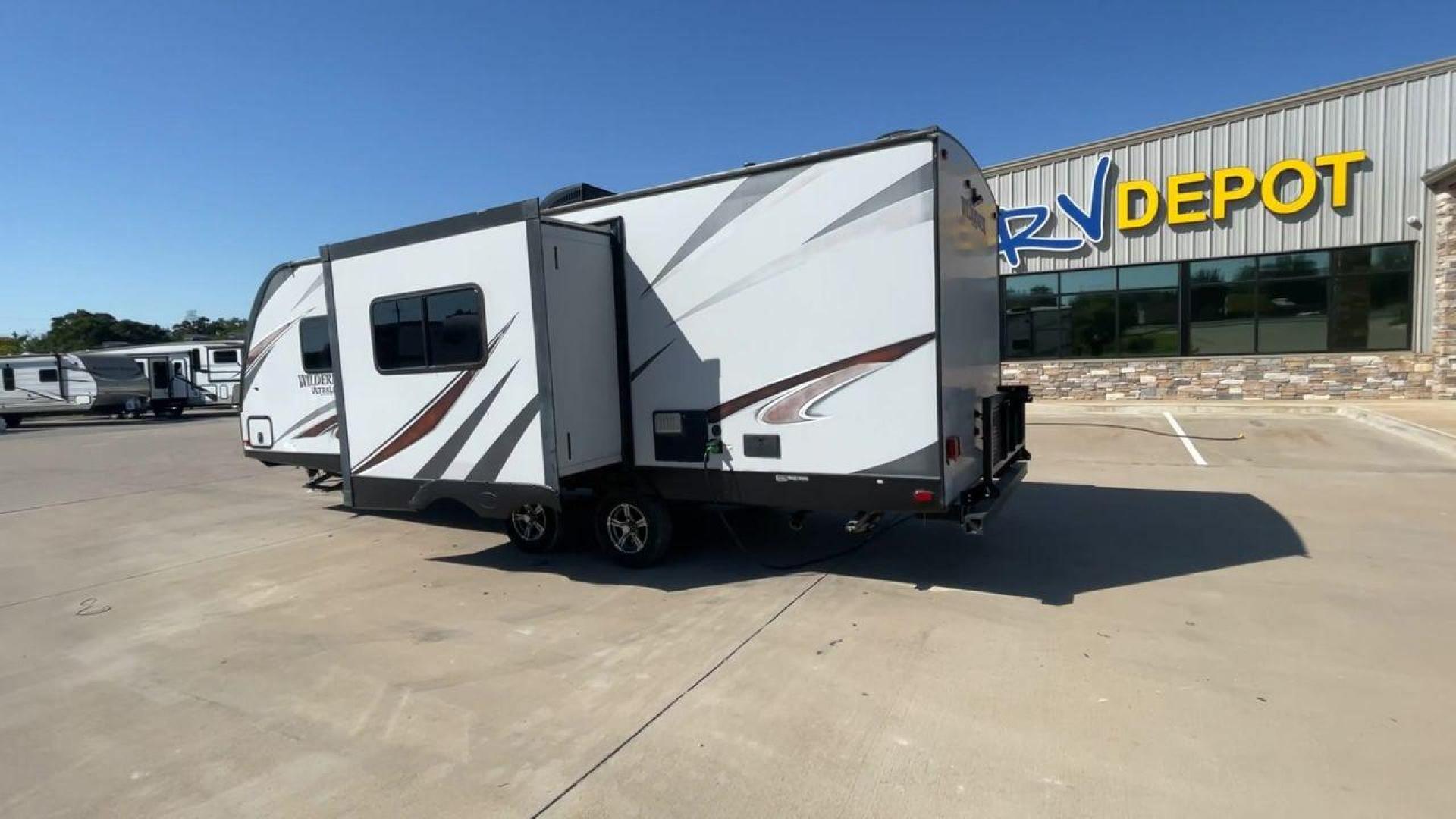 2018 HEARTLAND WILDERNESS 2450FB (5SFNB3022JN) , Length: 30.33 ft. | Dry Weight: 5,433 lbs. | Gross Weight: 6,900 lbs. | Slides: 1 transmission, located at 4319 N Main St, Cleburne, TX, 76033, (817) 678-5133, 32.385960, -97.391212 - With the 2018 Heartland Recreation Wilderness 2450FB travel trailer, set out on an outdoor adventure. For those looking for an unforgettable camping experience, this well-designed RV offers the ideal home away from home thanks to its innovative design, comfort, and functionality. The dimensions of t - Photo#7