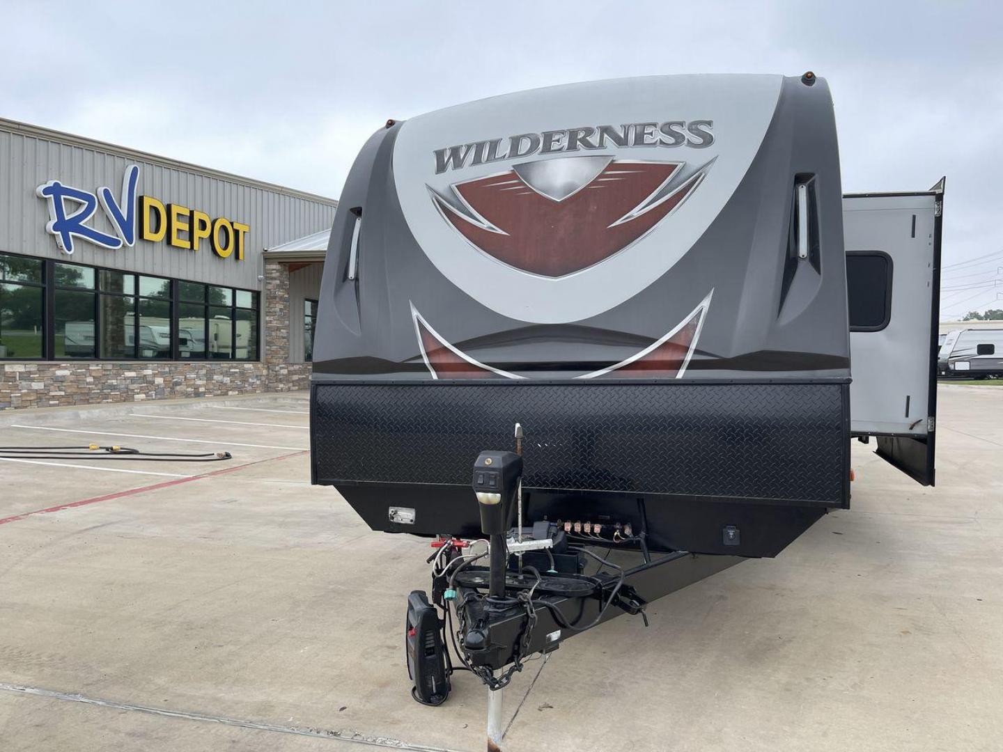 2018 GRAY HEARTLAND WILDERNESS 3250BS - (5SFNB3229JE) , Length: 36.75 ft. | Dry Weight: 7,680 lbs. | Gross Weight: 8,600 lbs. | Slides: 3 transmission, located at 4319 N Main St, Cleburne, TX, 76033, (817) 678-5133, 32.385960, -97.391212 - Photo#0