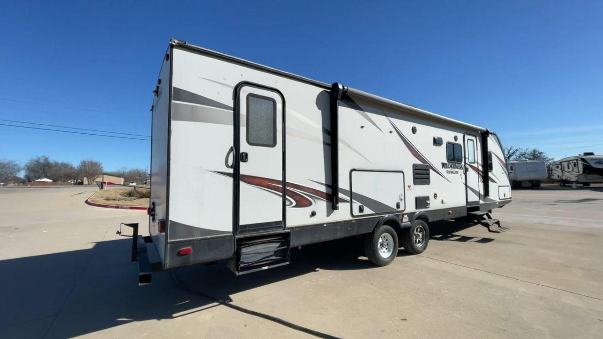 2018 GRAY HEARTLAND WILDERNESS USED 3125 (5SFNB3526JE) , Length: 35.75 ft. | Dry Weight: 6,840 lbs. | Gross Weight: 8,600 lbs. | Slides: 1 transmission, located at 4319 N Main St, Cleburne, TX, 76033, (817) 678-5133, 32.385960, -97.391212 - Discover your inner adventurer with the Heartland Wilderness 3125 travel trailer from 2018. This RV offers the ideal balance of roomy living, contemporary conveniences, and tough sturdiness for your outdoor adventures. It is designed for individuals who desire both comfort and exploration. The dimen - Photo#0