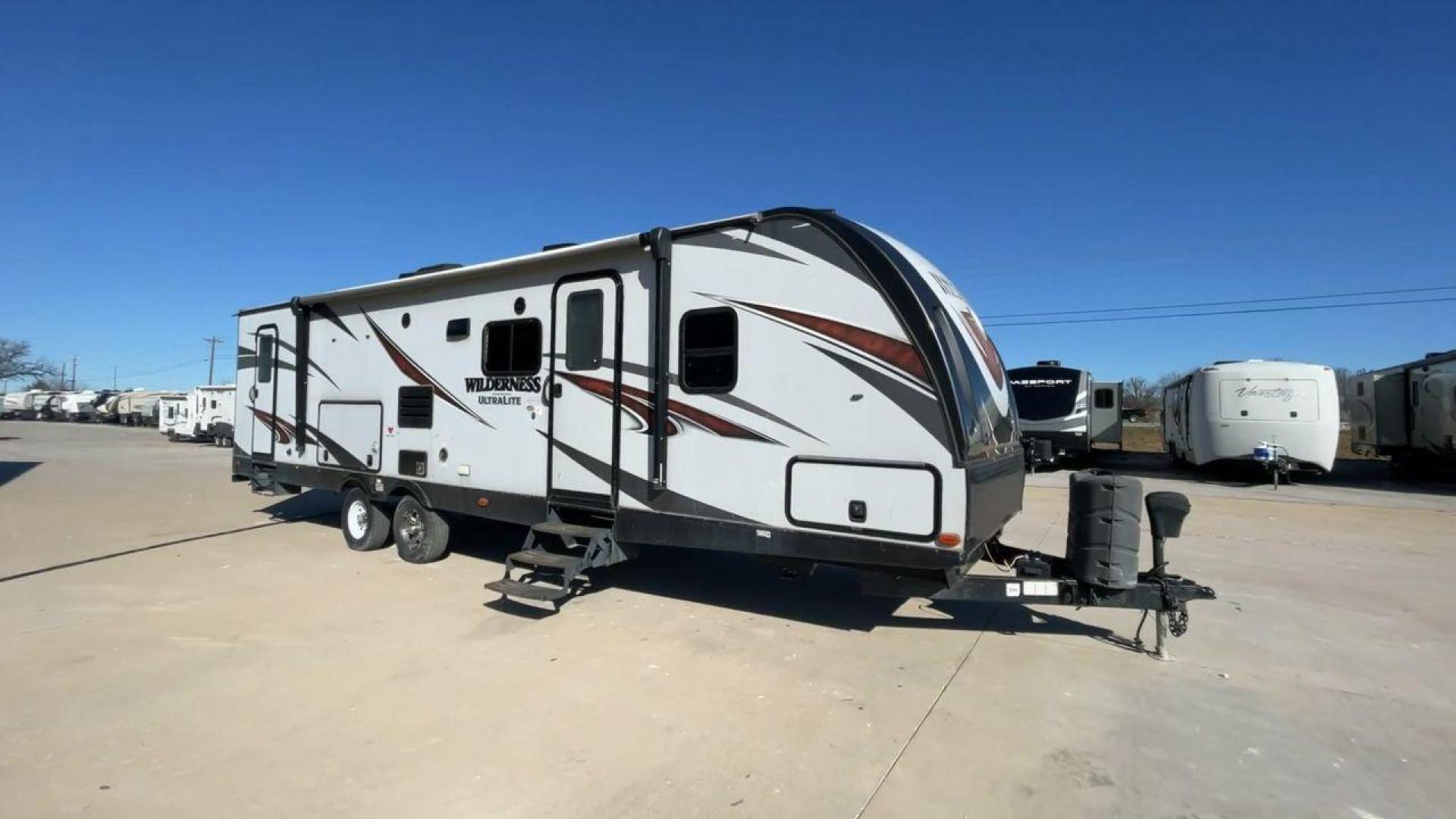 2018 GRAY HEARTLAND WILDERNESS USED 3125 (5SFNB3526JE) , Length: 35.75 ft. | Dry Weight: 6,840 lbs. | Gross Weight: 8,600 lbs. | Slides: 1 transmission, located at 4319 N Main St, Cleburne, TX, 76033, (817) 678-5133, 32.385960, -97.391212 - Discover your inner adventurer with the Heartland Wilderness 3125 travel trailer from 2018. This RV offers the ideal balance of roomy living, contemporary conveniences, and tough sturdiness for your outdoor adventures. It is designed for individuals who desire both comfort and exploration. The dimen - Photo#2