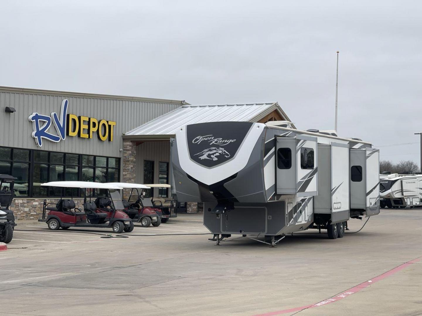 2018 HIGHLAND RIDGE OPEN RANGE 3X387RBS (58TCH0BV6J3) , Length: 42.3 ft. | Dry Weight: 13,320 lbs. | Gross Weight: 16,470 lbs. | Slides: 5 transmission, located at 4319 N Main St, Cleburne, TX, 76033, (817) 678-5133, 32.385960, -97.391212 - The 2018 Highland Ridge Open Range 387RBS fifth wheel allows you to travel in elegance and with plenty of space. For those seeking a high-end travel experience, this RV's precise design and top-tier features provide an unrivaled combination of comfort and luxury. This unit's measurements are 42.3 fe - Photo#0