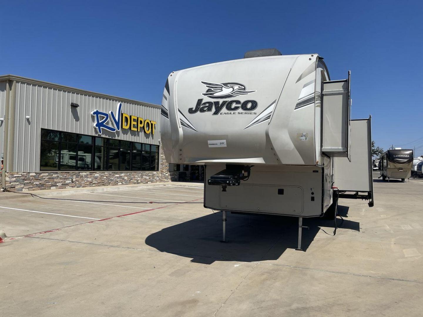 2018 JAYCO EAGLE 30.5 MBOK (1UJCJ0BT5J1) , Length: 36.7 ft.| Dry Weight: 9,670 lbs. | Gross Weight: 11,950 lbs. | Slides: 4 transmission, located at 4319 N Main St, Cleburne, TX, 76033, (817) 678-5133, 32.385960, -97.391212 - With a length of ~36 feet, the 2018 Jayco Eagle HT 30.5MBOK is an exceptional fifth-wheel model that seamlessly blends luxury, innovation, and versatility for your ultimate travel experience. Its floor plan features a masterful bunkhouse design, offering a private and cozy space for the kids or gues - Photo#0