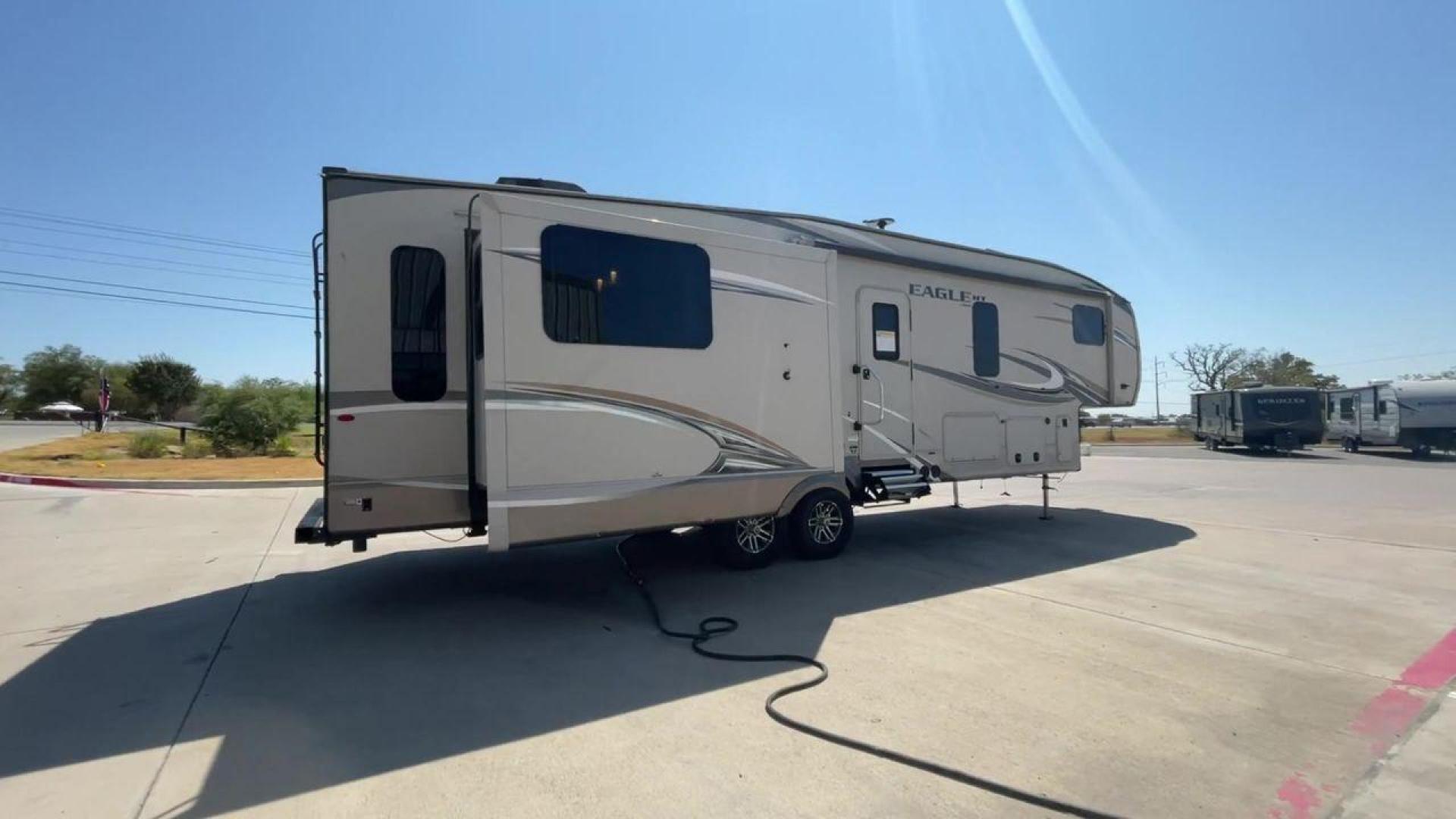 2018 JAYCO EAGLE 30.5 MBOK (1UJCJ0BT5J1) , Length: 36.7 ft.| Dry Weight: 9,670 lbs. | Gross Weight: 11,950 lbs. | Slides: 4 transmission, located at 4319 N Main St, Cleburne, TX, 76033, (817) 678-5133, 32.385960, -97.391212 - With a length of ~36 feet, the 2018 Jayco Eagle HT 30.5MBOK is an exceptional fifth-wheel model that seamlessly blends luxury, innovation, and versatility for your ultimate travel experience. Its floor plan features a masterful bunkhouse design, offering a private and cozy space for the kids or gues - Photo#1