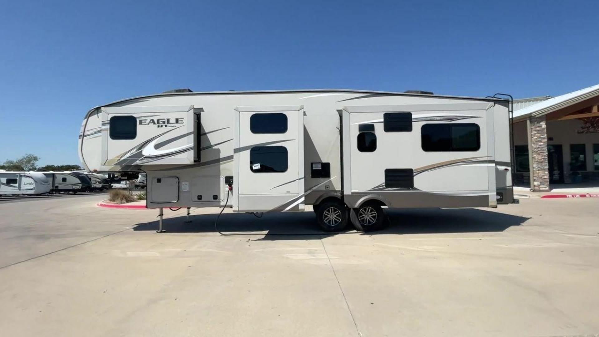 2018 JAYCO EAGLE 30.5 MBOK (1UJCJ0BT5J1) , Length: 36.7 ft.| Dry Weight: 9,670 lbs. | Gross Weight: 11,950 lbs. | Slides: 4 transmission, located at 4319 N Main St, Cleburne, TX, 76033, (817) 678-5133, 32.385960, -97.391212 - With a length of ~36 feet, the 2018 Jayco Eagle HT 30.5MBOK is an exceptional fifth-wheel model that seamlessly blends luxury, innovation, and versatility for your ultimate travel experience. Its floor plan features a masterful bunkhouse design, offering a private and cozy space for the kids or gues - Photo#6