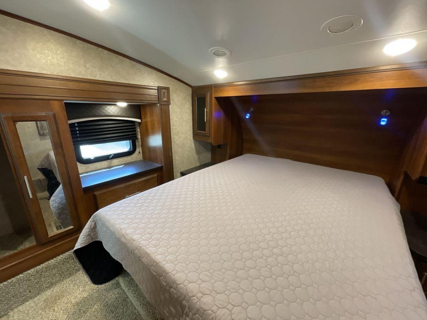 2018 JAYCO EAGLE 30.5 MBOK (1UJCJ0BT5J1) , Length: 36.7 ft.| Dry Weight: 9,670 lbs. | Gross Weight: 11,950 lbs. | Slides: 4 transmission, located at 4319 N Main St, Cleburne, TX, 76033, (817) 678-5133, 32.385960, -97.391212 - With a length of ~36 feet, the 2018 Jayco Eagle HT 30.5MBOK is an exceptional fifth-wheel model that seamlessly blends luxury, innovation, and versatility for your ultimate travel experience. Its floor plan features a masterful bunkhouse design, offering a private and cozy space for the kids or gues - Photo#18