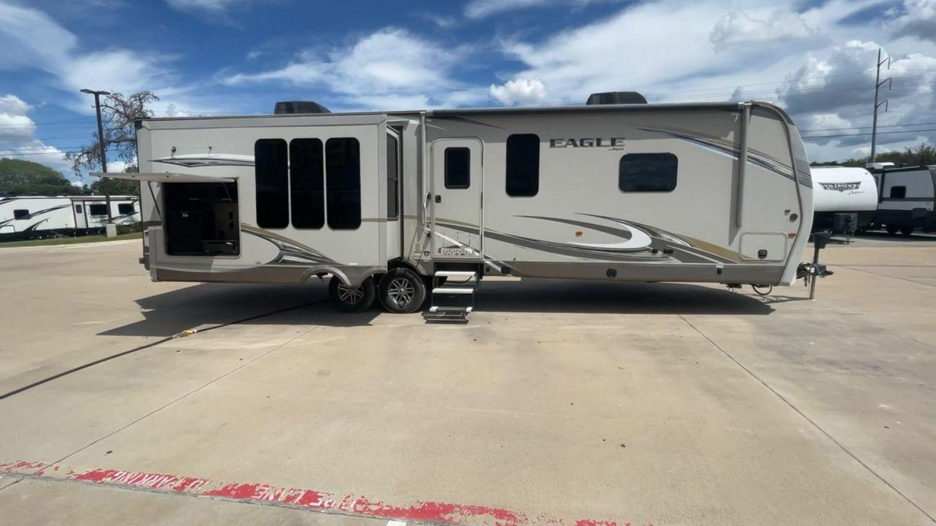 2018 WHITE JAYCO EAGLE 322RLOK (1UJBJ0BU0J1) , Length: 38.42 ft. | Dry Weight: 9,505 lbs. | Gross Weight: 11,750 lbs. | Slides: 3 transmission, located at 4319 N Main St, Cleburne, TX, 76033, (817) 678-5133, 32.385960, -97.391212 - This 2018 Eagle 322RLOK fifth wheel has a length of 38.42 ft, a width of 8 ft, and a height of 12.19 ft. Its dry weight is 9,505 lbs, with a payload capacity of 2,245 lbs. The unit's GVWR is 11,750 lbs and has a hitch weight of 1,260 lbs. The exterior extra large storage could fit your outdoor campi - Photo#2