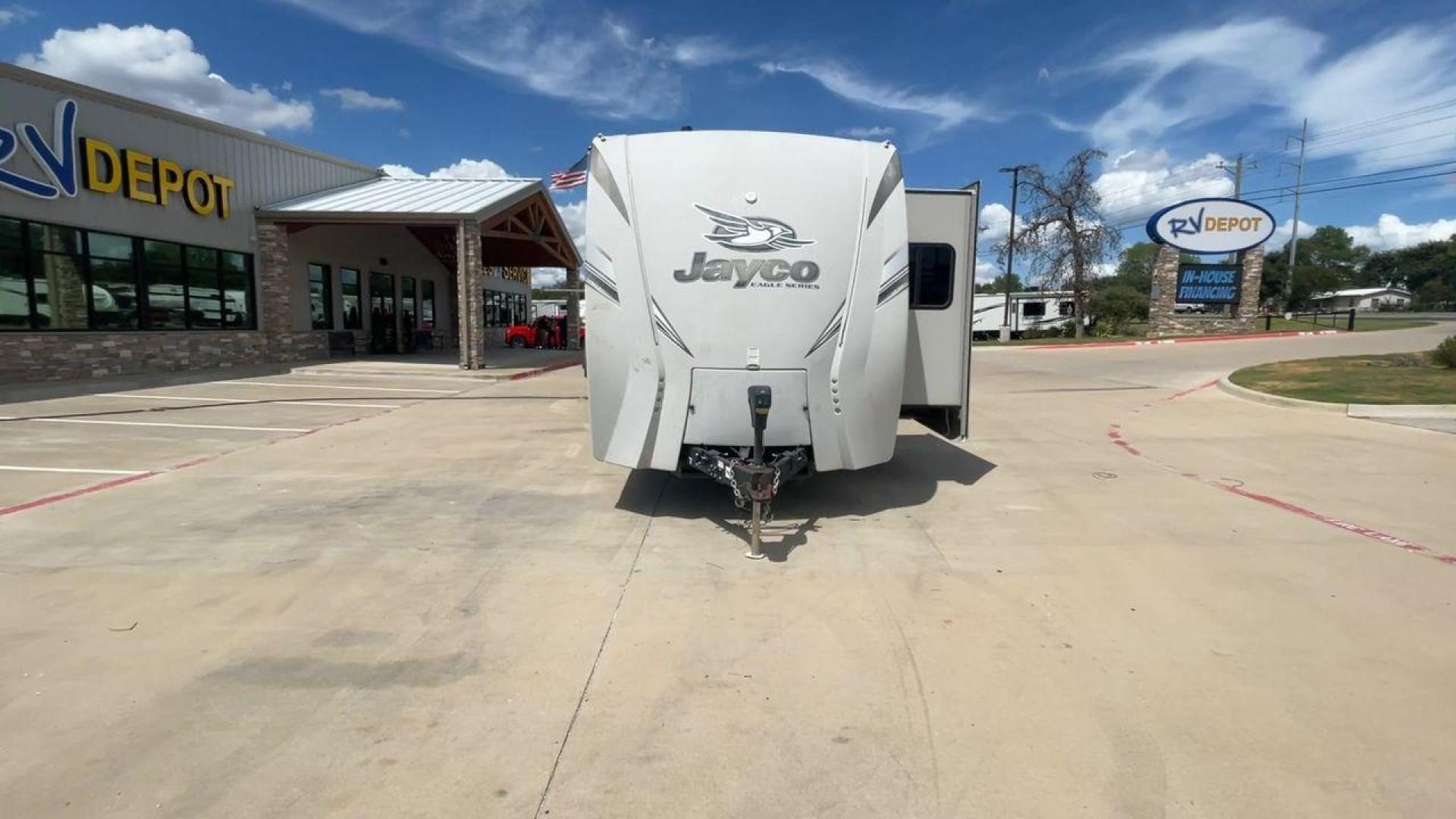 2018 WHITE JAYCO EAGLE 322RLOK (1UJBJ0BU0J1) , Length: 38.42 ft. | Dry Weight: 9,505 lbs. | Gross Weight: 11,750 lbs. | Slides: 3 transmission, located at 4319 N Main St, Cleburne, TX, 76033, (817) 678-5133, 32.385960, -97.391212 - This 2018 Eagle 322RLOK fifth wheel has a length of 38.42 ft, a width of 8 ft, and a height of 12.19 ft. Its dry weight is 9,505 lbs, with a payload capacity of 2,245 lbs. The unit's GVWR is 11,750 lbs and has a hitch weight of 1,260 lbs. The exterior extra large storage could fit your outdoor campi - Photo#4