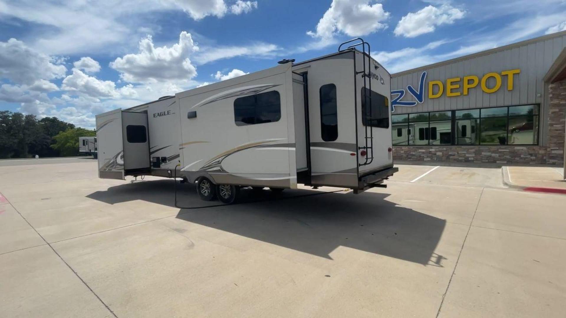 2018 WHITE JAYCO EAGLE 322RLOK (1UJBJ0BU0J1) , Length: 38.42 ft. | Dry Weight: 9,505 lbs. | Gross Weight: 11,750 lbs. | Slides: 3 transmission, located at 4319 N Main St, Cleburne, TX, 76033, (817) 678-5133, 32.385960, -97.391212 - This 2018 Eagle 322RLOK fifth wheel has a length of 38.42 ft, a width of 8 ft, and a height of 12.19 ft. Its dry weight is 9,505 lbs, with a payload capacity of 2,245 lbs. The unit's GVWR is 11,750 lbs and has a hitch weight of 1,260 lbs. The exterior extra large storage could fit your outdoor campi - Photo#7