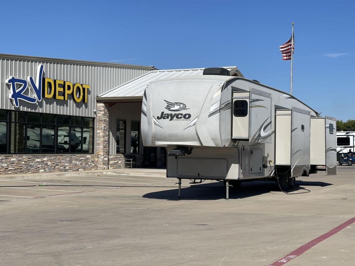 2018 TAN JAYCO EAGLE 347BHOK - (1UJCJ0BV0J1) , Length: 41.58 ft. | Dry Weight: 12,155 lbs. | Gross Weight: 14,850 lbs. | Slides: 4 transmission, located at 4319 N Main St, Cleburne, TX, 76033, (817) 678-5133, 32.385960, -97.391212 - The 2018 Jayco Eagle 347BHOK is a fifth-wheel RV that blends luxury, functionality, and family-friendly features in one impressive package. Designed for large families or groups of friends who enjoy extended camping trips or full-time RV living, this model provides a spacious layout, multiple sleepi - Photo#0