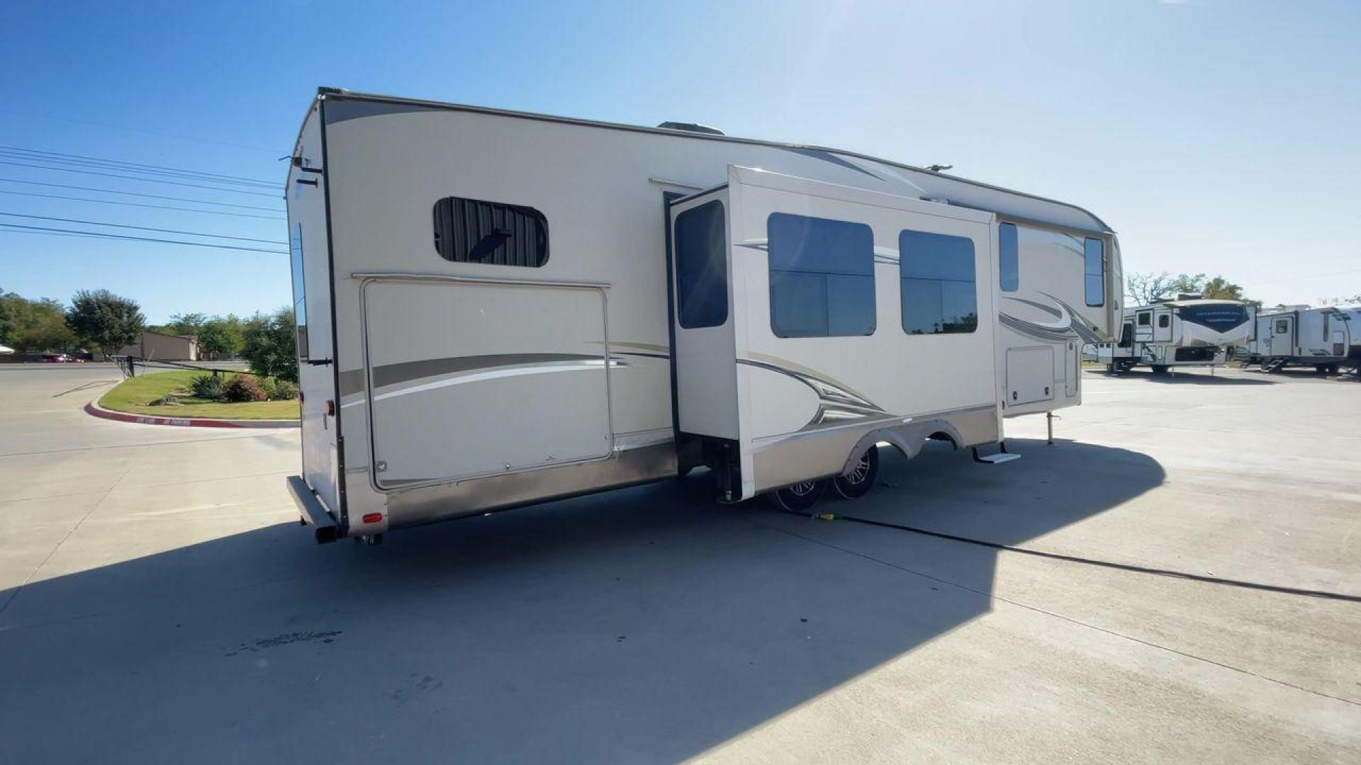 2018 TAN JAYCO EAGLE 347BHOK - (1UJCJ0BV0J1) , Length: 41.58 ft. | Dry Weight: 12,155 lbs. | Gross Weight: 14,850 lbs. | Slides: 4 transmission, located at 4319 N Main St, Cleburne, TX, 76033, (817) 678-5133, 32.385960, -97.391212 - The 2018 Jayco Eagle 347BHOK is a fifth-wheel RV that blends luxury, functionality, and family-friendly features in one impressive package. Designed for large families or groups of friends who enjoy extended camping trips or full-time RV living, this model provides a spacious layout, multiple sleepi - Photo#1