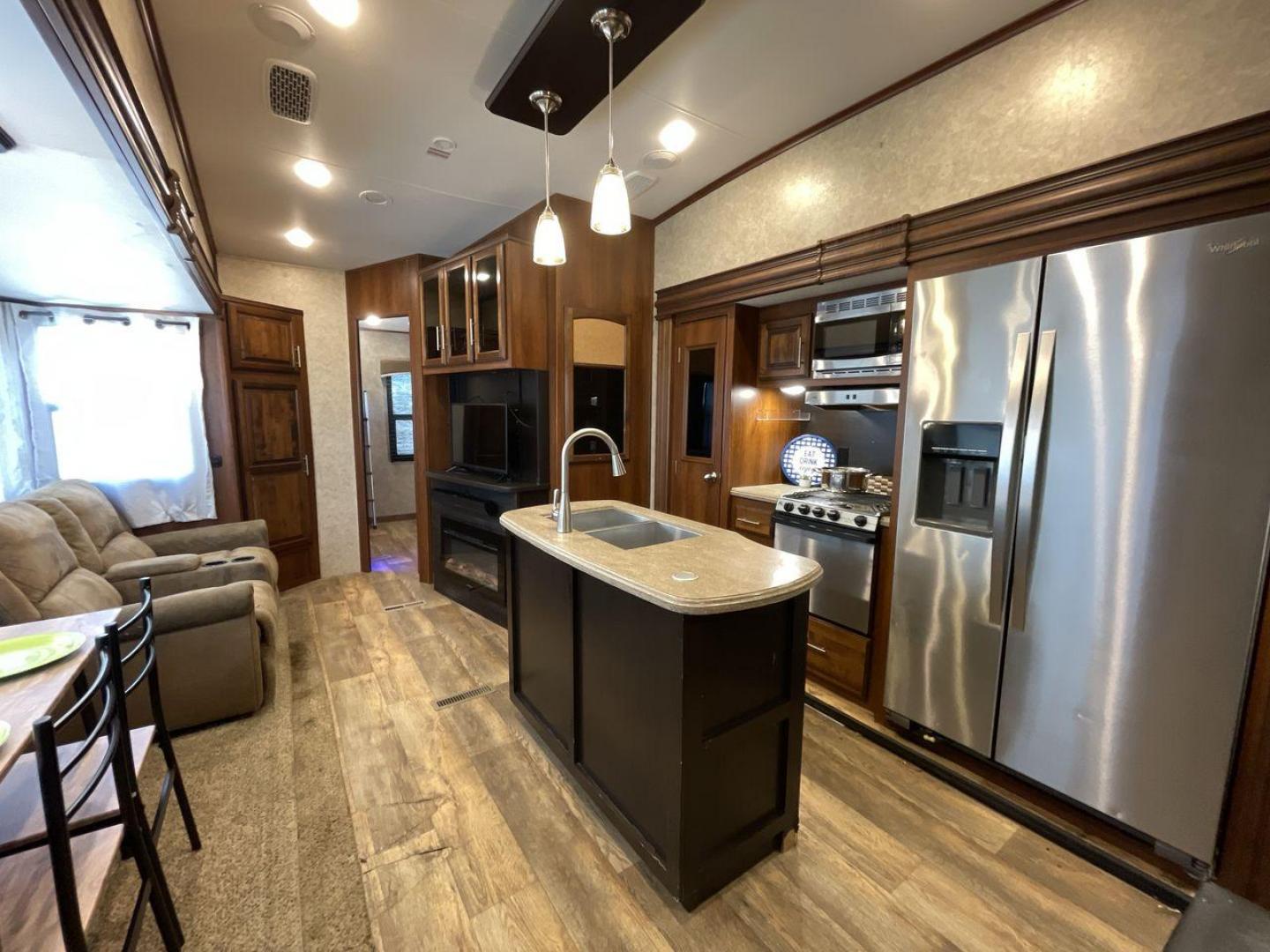 2018 TAN JAYCO EAGLE 347BHOK - (1UJCJ0BV0J1) , Length: 41.58 ft. | Dry Weight: 12,155 lbs. | Gross Weight: 14,850 lbs. | Slides: 4 transmission, located at 4319 N Main St, Cleburne, TX, 76033, (817) 678-5133, 32.385960, -97.391212 - The 2018 Jayco Eagle 347BHOK is a fifth-wheel RV that blends luxury, functionality, and family-friendly features in one impressive package. Designed for large families or groups of friends who enjoy extended camping trips or full-time RV living, this model provides a spacious layout, multiple sleepi - Photo#11