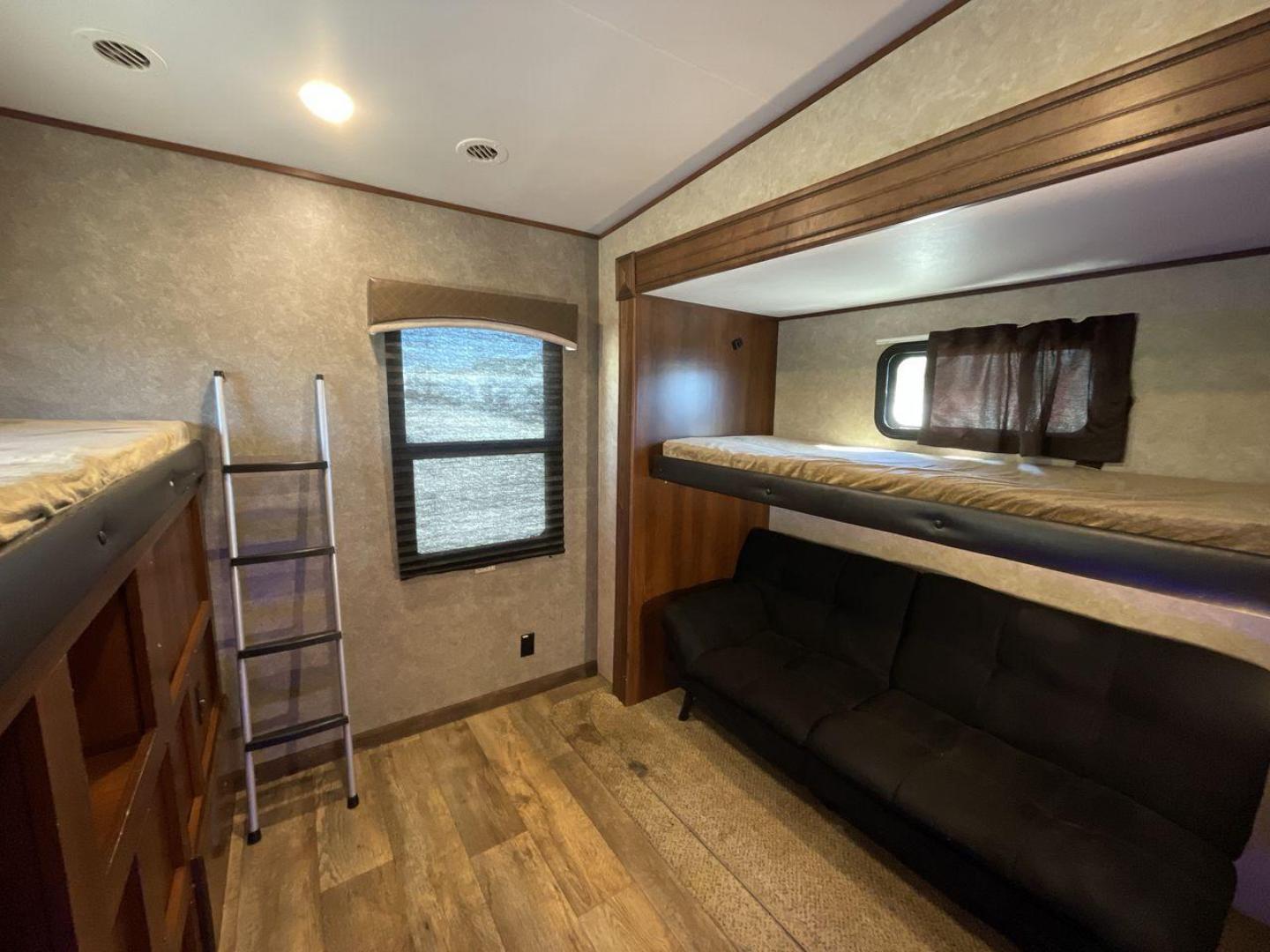 2018 TAN JAYCO EAGLE 347BHOK - (1UJCJ0BV0J1) , Length: 41.58 ft. | Dry Weight: 12,155 lbs. | Gross Weight: 14,850 lbs. | Slides: 4 transmission, located at 4319 N Main St, Cleburne, TX, 76033, (817) 678-5133, 32.385960, -97.391212 - The 2018 Jayco Eagle 347BHOK is a fifth-wheel RV that blends luxury, functionality, and family-friendly features in one impressive package. Designed for large families or groups of friends who enjoy extended camping trips or full-time RV living, this model provides a spacious layout, multiple sleepi - Photo#18