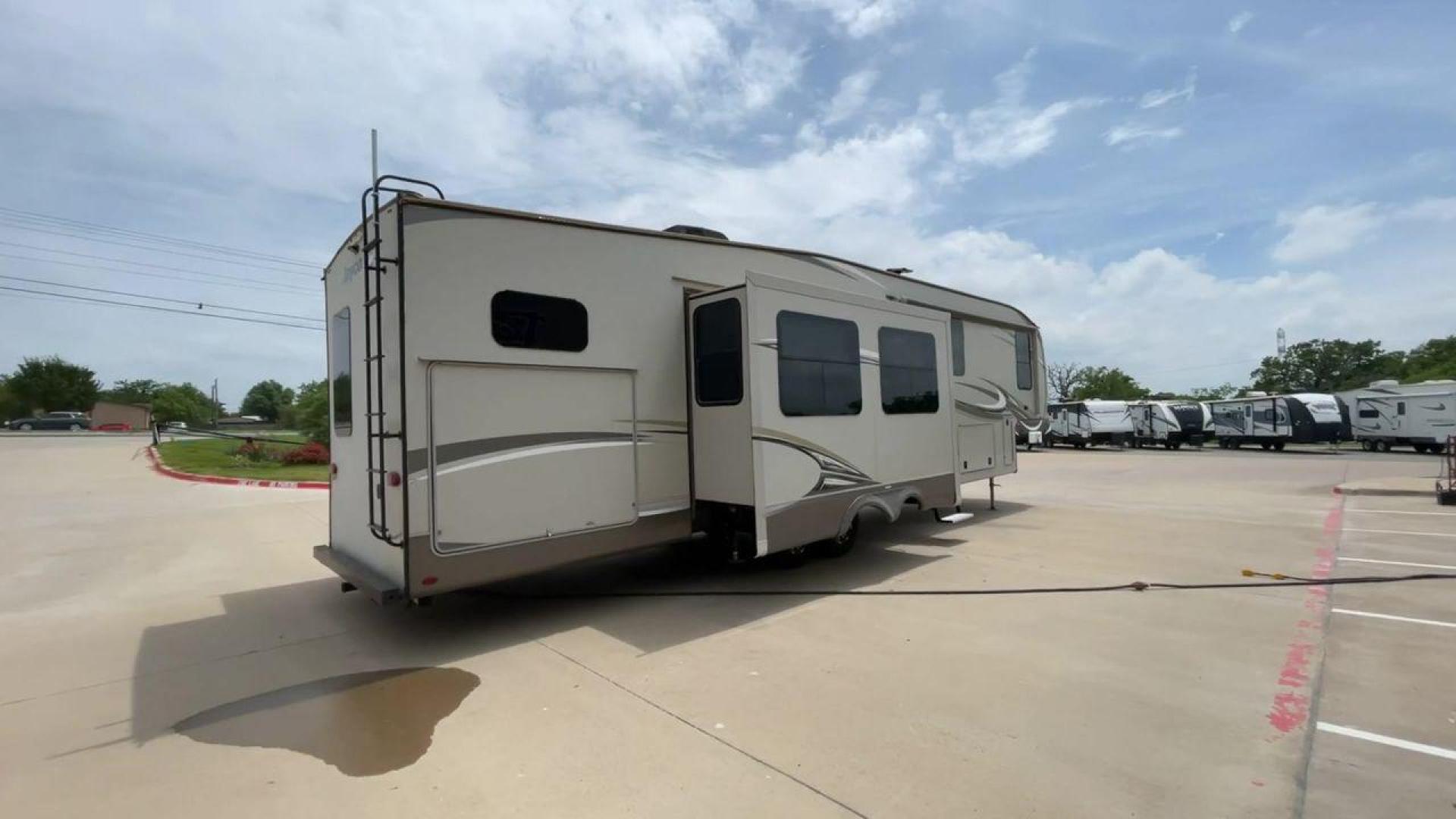 2018 JAYCO EAGLE 347BHOK (1UJCJ0BV9J1) , located at 4319 N Main St, Cleburne, TX, 76033, (817) 678-5133, 32.385960, -97.391212 - Photo#1