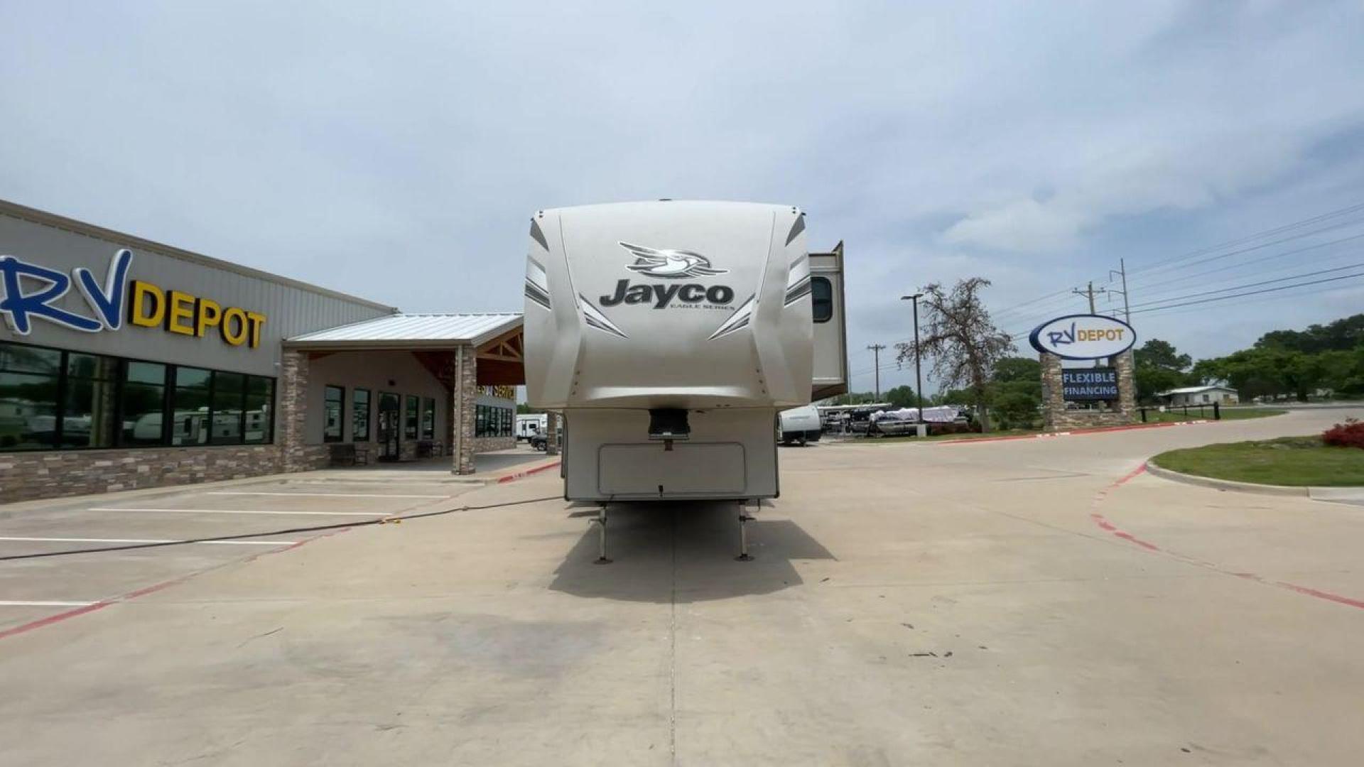 2018 JAYCO EAGLE 347BHOK (1UJCJ0BV9J1) , located at 4319 N Main St, Cleburne, TX, 76033, (817) 678-5133, 32.385960, -97.391212 - Photo#4