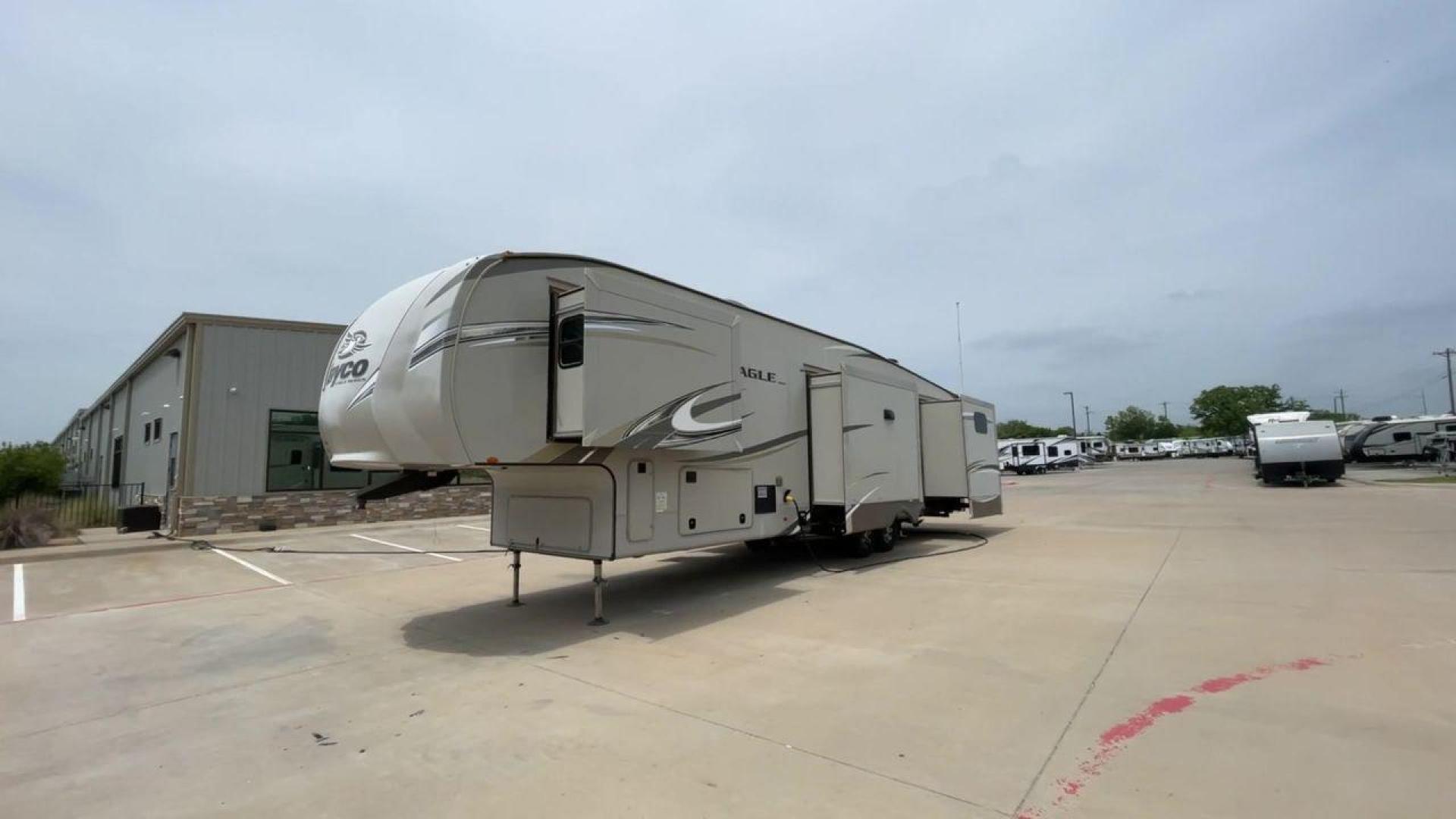 2018 JAYCO EAGLE 347BHOK (1UJCJ0BV9J1) , located at 4319 N Main St, Cleburne, TX, 76033, (817) 678-5133, 32.385960, -97.391212 - Photo#5