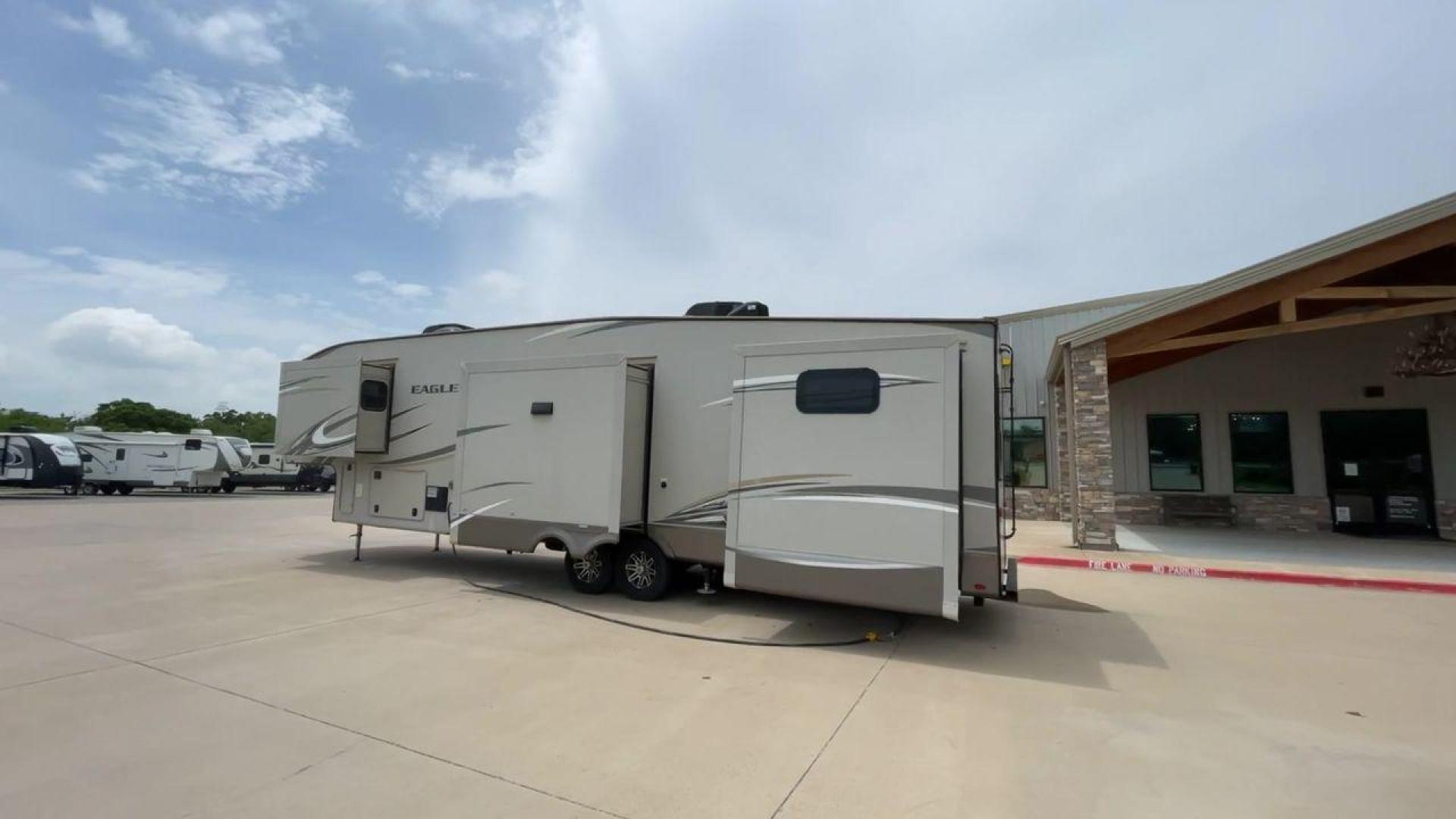 2018 JAYCO EAGLE 347BHOK (1UJCJ0BV9J1) , located at 4319 N Main St, Cleburne, TX, 76033, (817) 678-5133, 32.385960, -97.391212 - Photo#7