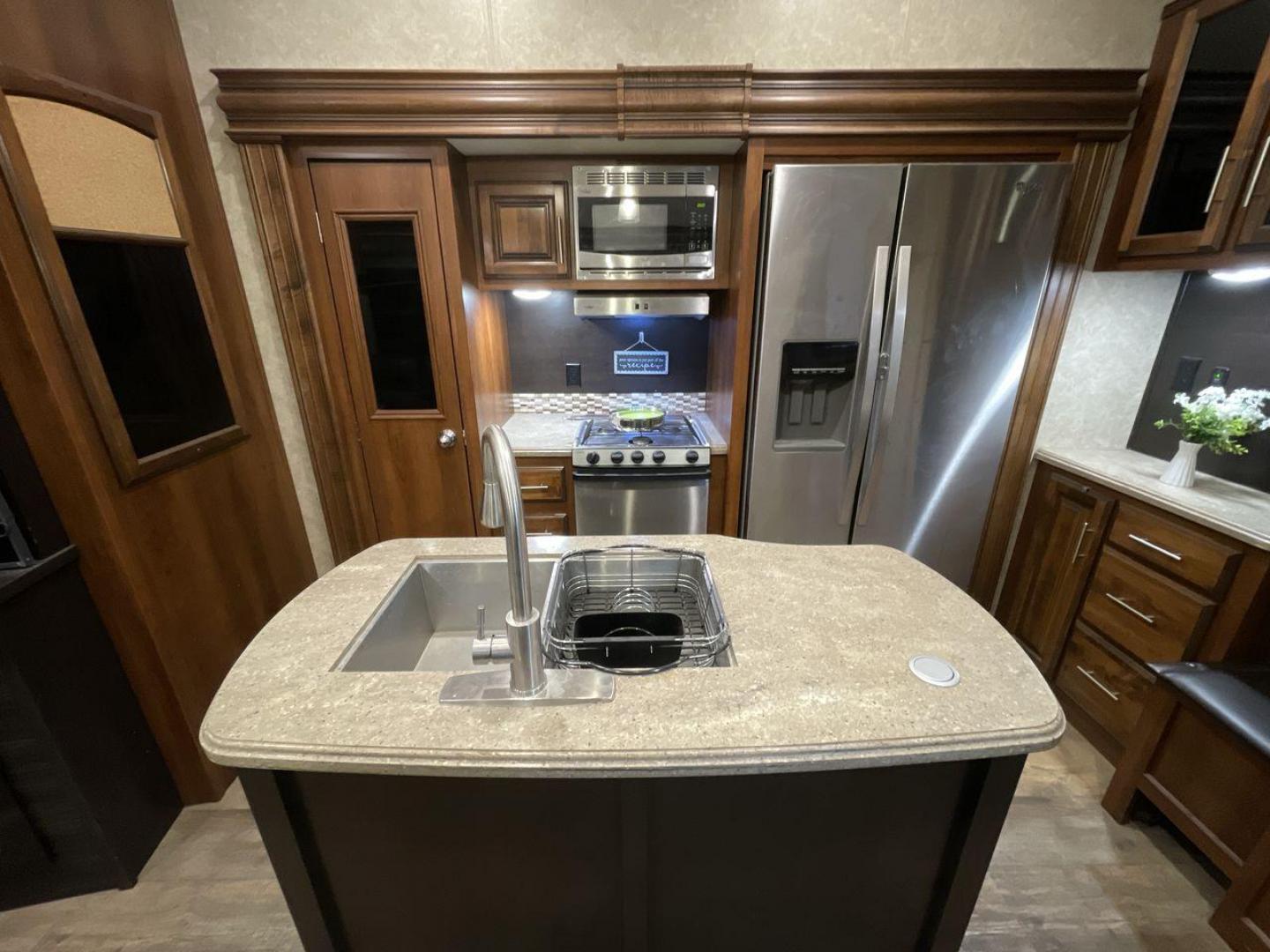 2018 JAYCO EAGLE 347BHOK (1UJCJ0BV9J1) , located at 4319 N Main St, Cleburne, TX, 76033, (817) 678-5133, 32.385960, -97.391212 - Photo#10