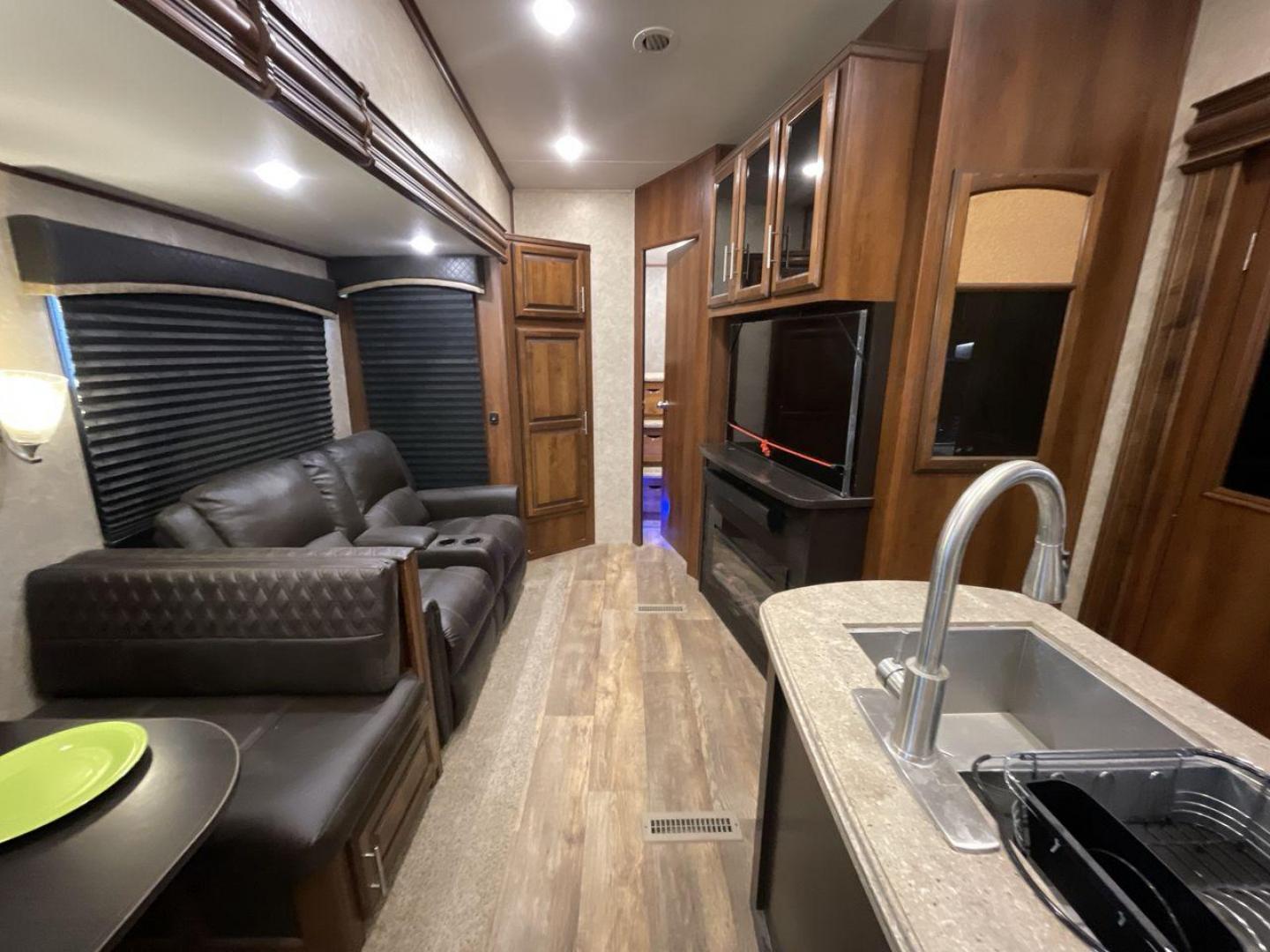 2018 JAYCO EAGLE 347BHOK (1UJCJ0BV9J1) , located at 4319 N Main St, Cleburne, TX, 76033, (817) 678-5133, 32.385960, -97.391212 - Photo#11