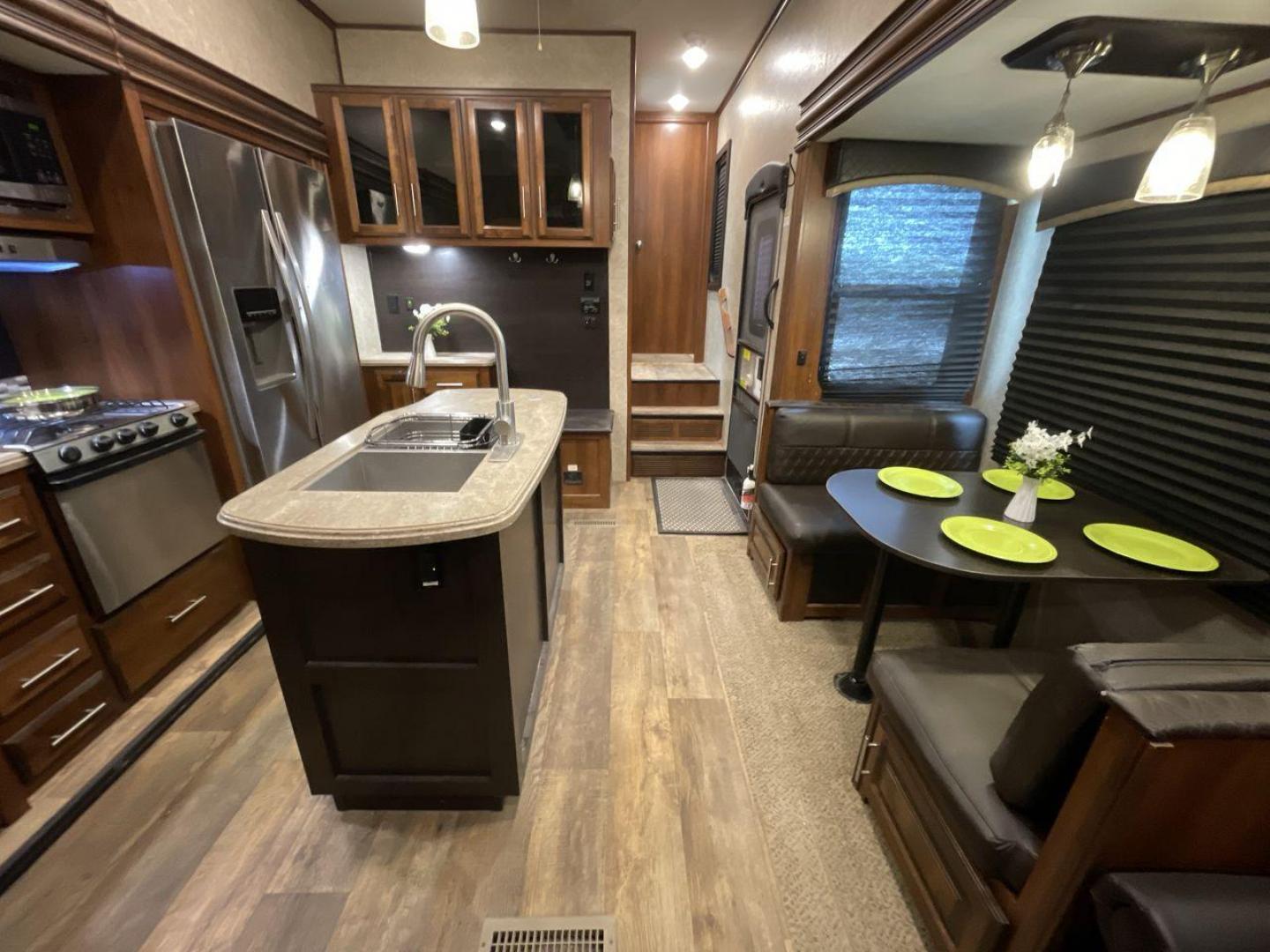 2018 JAYCO EAGLE 347BHOK (1UJCJ0BV9J1) , located at 4319 N Main St, Cleburne, TX, 76033, (817) 678-5133, 32.385960, -97.391212 - Photo#13