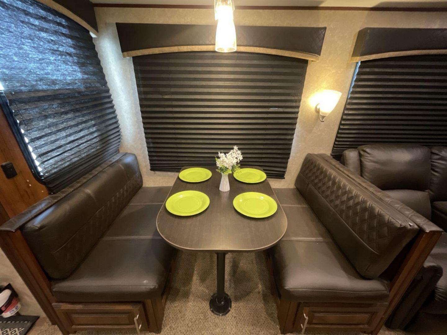 2018 JAYCO EAGLE 347BHOK (1UJCJ0BV9J1) , located at 4319 N Main St, Cleburne, TX, 76033, (817) 678-5133, 32.385960, -97.391212 - Photo#14