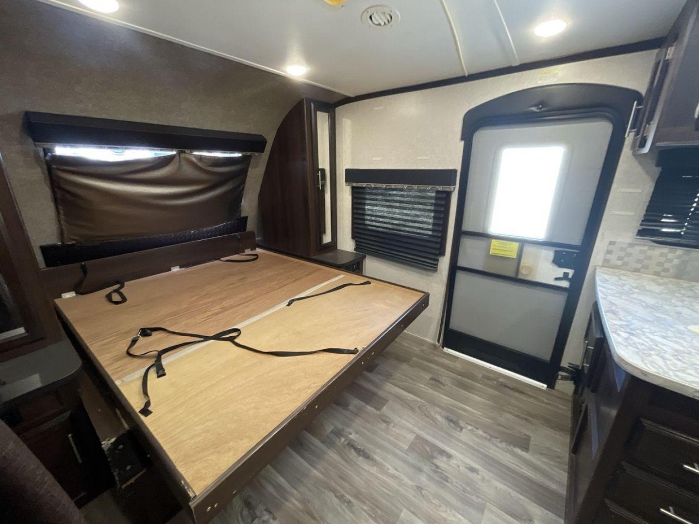 2018 WHITE JAYCO JAY FLIGHT 23MRB (1UJBJ0BN5J1) , Length: 28.17 ft | Dry Weight: 5,560 lbs. | Gross Weight: 7,250 lbs. | Slides: 1 transmission, located at 4319 N Main St, Cleburne, TX, 76033, (817) 678-5133, 32.385960, -97.391212 - The 2018 Jayco Jay Flight 23MRB is a travel trailer that encapsulates both compactness and luxury for unparalleled camping experiences. Spanning 28 feet in length, this model boasts a thoughtfully arranged interior featuring a single slide-out, seamlessly amplifying the living space. The Jay Flight - Photo#18