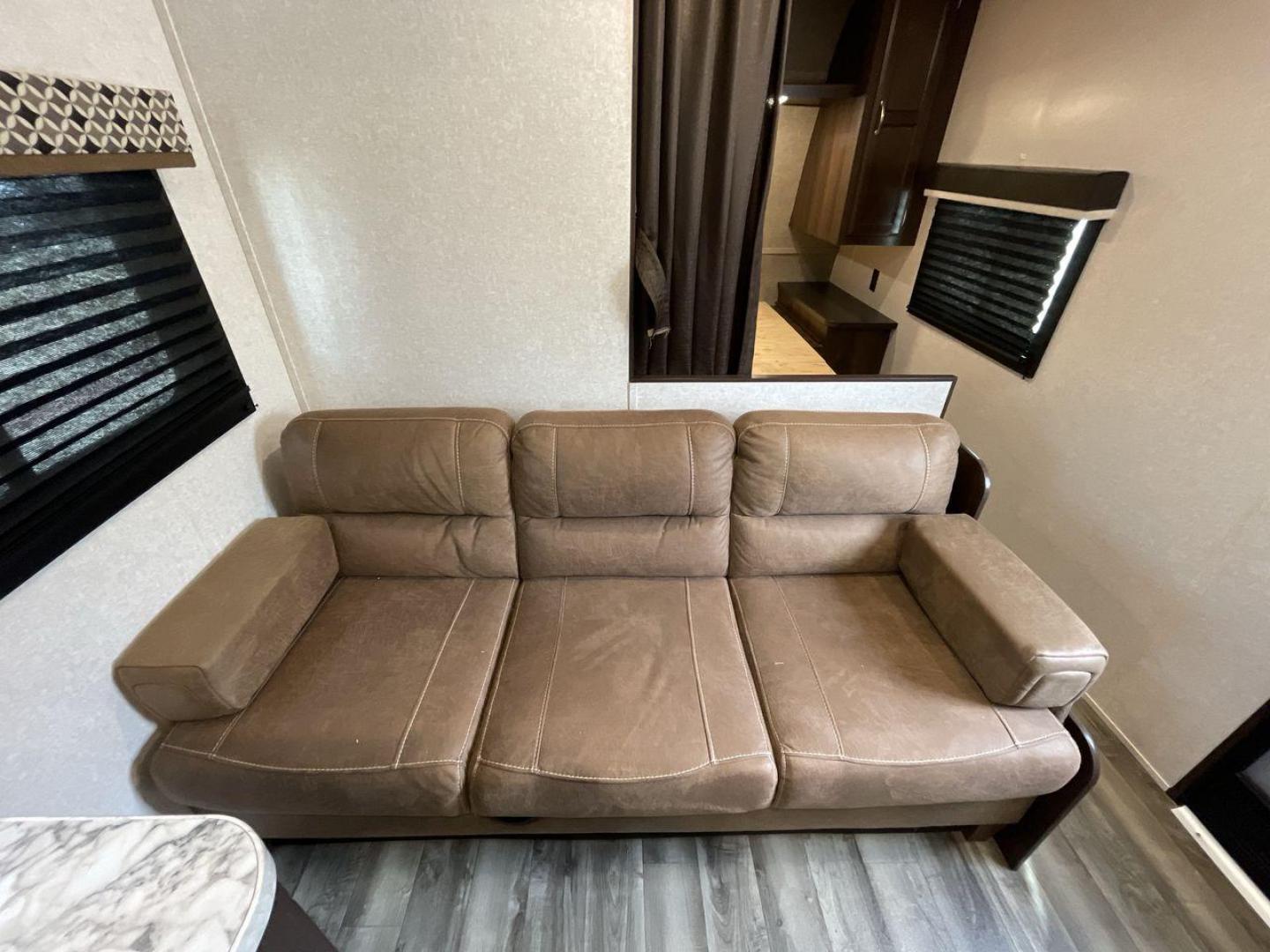 2018 JAYCO JAY FLIGHT 24RKS / 2 (1UJBJ0BN3J1) , Length: 29.2 ft | Dry Weight: 4,615 lbs. | Gross Weight: 6,000 lbs. | Slides: 0 transmission, located at 4319 N Main St, Cleburne, TX, 76033, (817) 678-5133, 32.385960, -97.391212 - Experience the ultimate blend of comfort and practicality with the 2018 Jayco Jay Flight 264BH. This meticulously crafted travel trailer is designed to provide unforgettable camping adventures. This model is 29 feet long and features a well-designed layout that is perfect for families and outdoor en - Photo#11