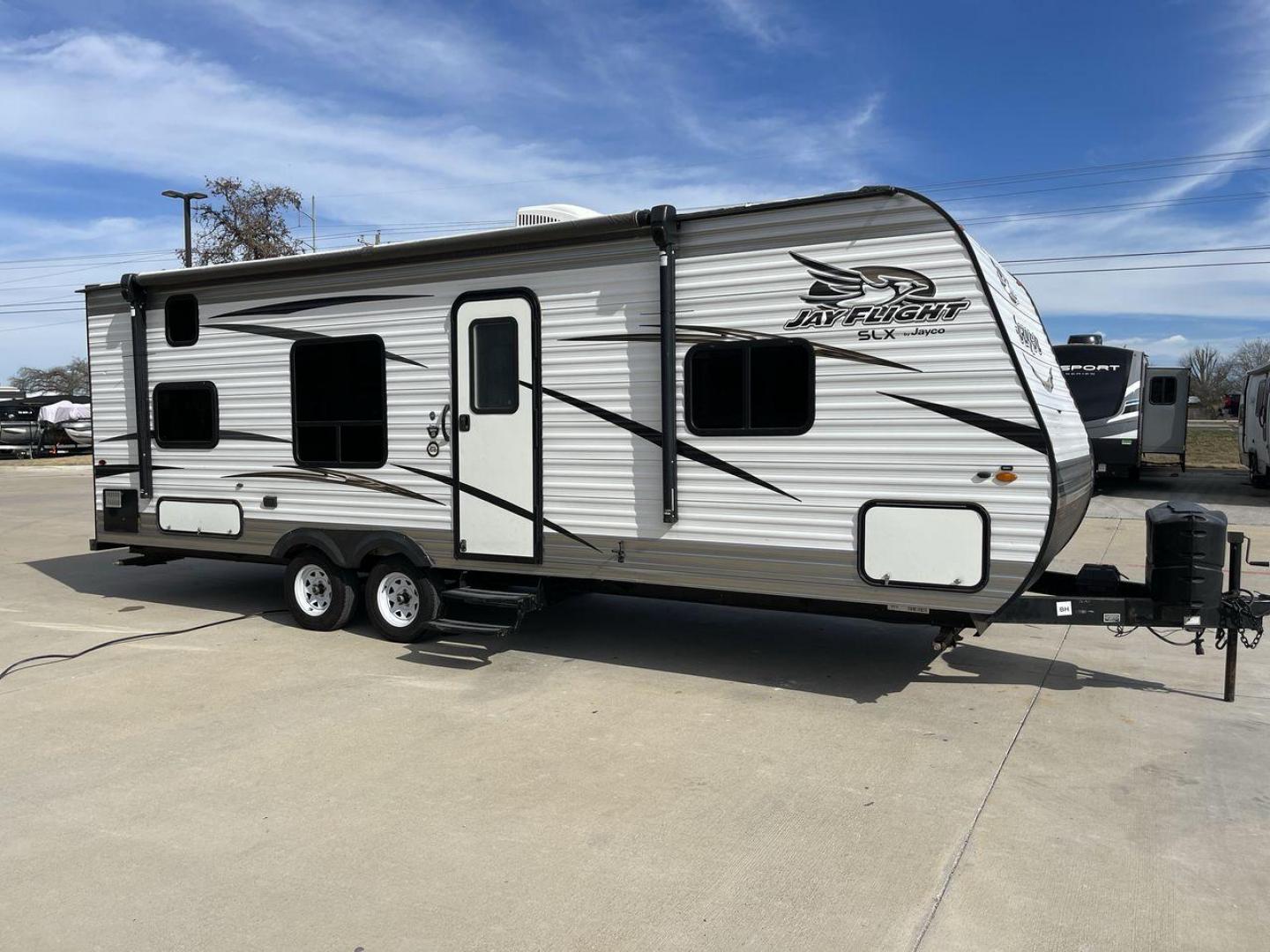 2018 JAYCO JAY FLIGHT 24RKS / 2 (1UJBJ0BN3J1) , Length: 29.2 ft | Dry Weight: 4,615 lbs. | Gross Weight: 6,000 lbs. | Slides: 0 transmission, located at 4319 N Main St, Cleburne, TX, 76033, (817) 678-5133, 32.385960, -97.391212 - Experience the ultimate blend of comfort and practicality with the 2018 Jayco Jay Flight 264BH. This meticulously crafted travel trailer is designed to provide unforgettable camping adventures. This model is 29 feet long and features a well-designed layout that is perfect for families and outdoor en - Photo#22