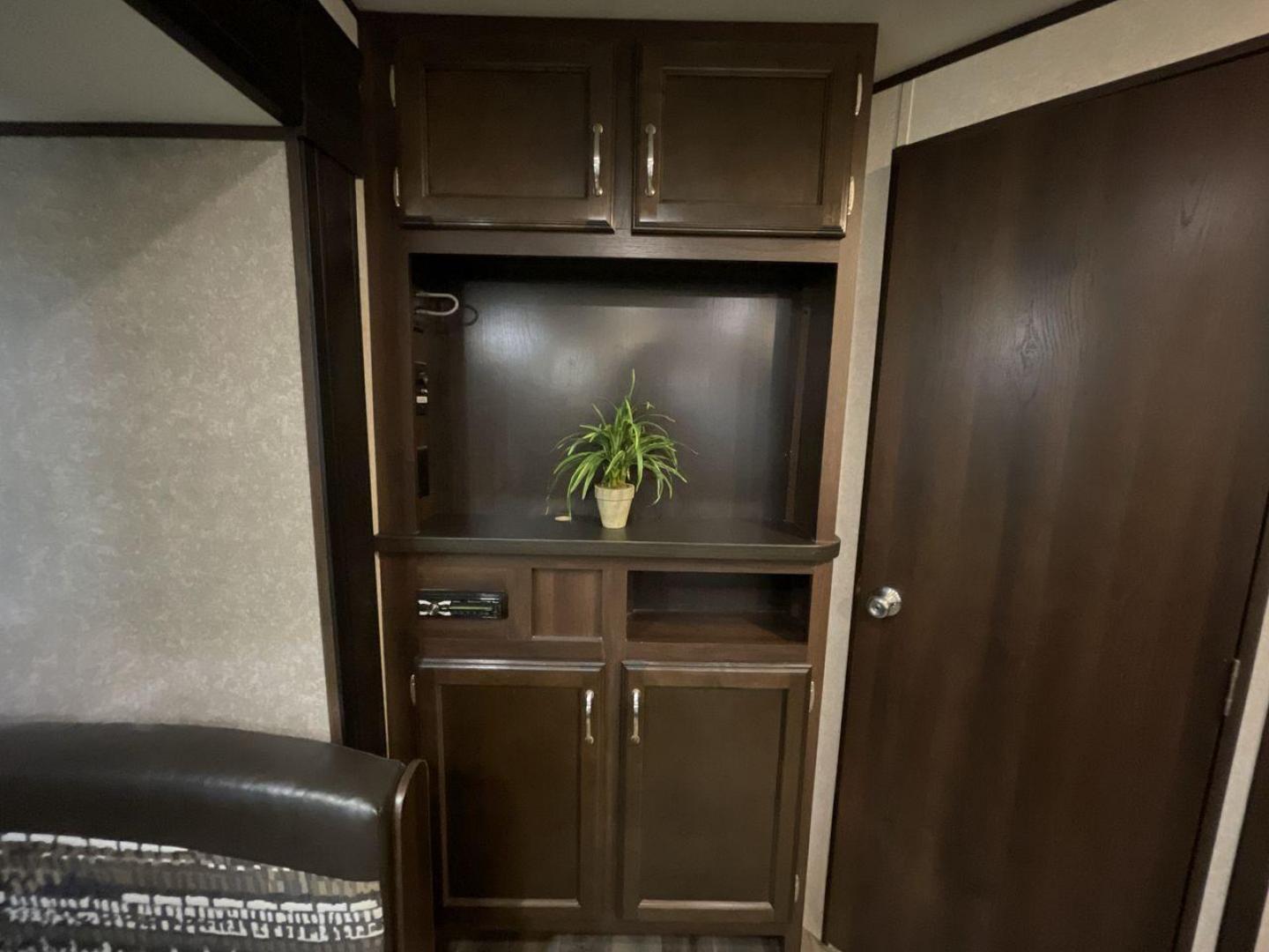 2018 JAYCO JAY FLIGHT 265RLS (1UJBJ0BP1J1) , located at 4319 N Main St, Cleburne, TX, 76033, (817) 678-5133, 32.385960, -97.391212 - Photo#19